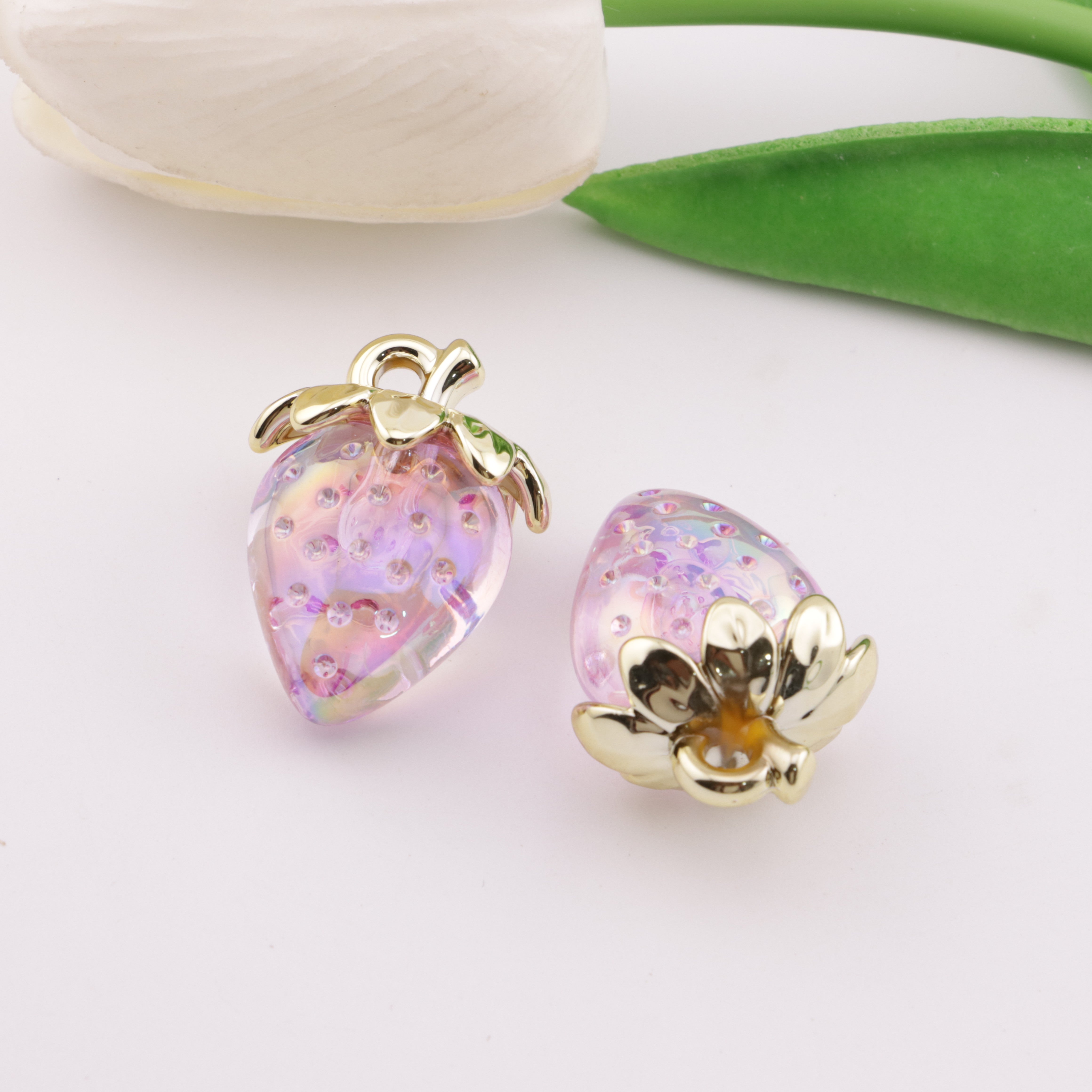 FS6139- Strawberry Pendant Strawberry Pendant