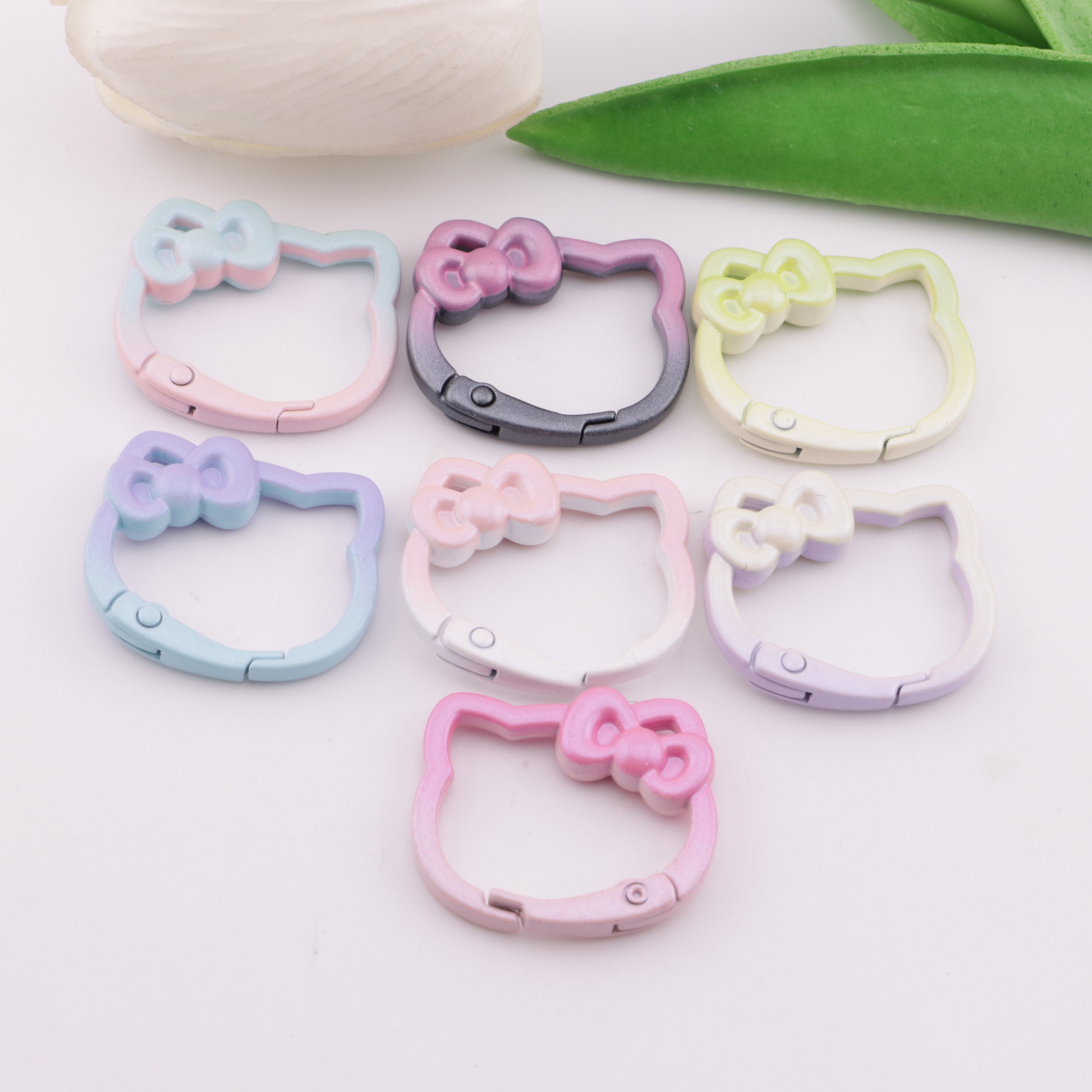 FS6199- 28×25Mm Small Size Gradient-Color HK Keychain Ring Small-Size Gradient-Color Kitty Head Keychain