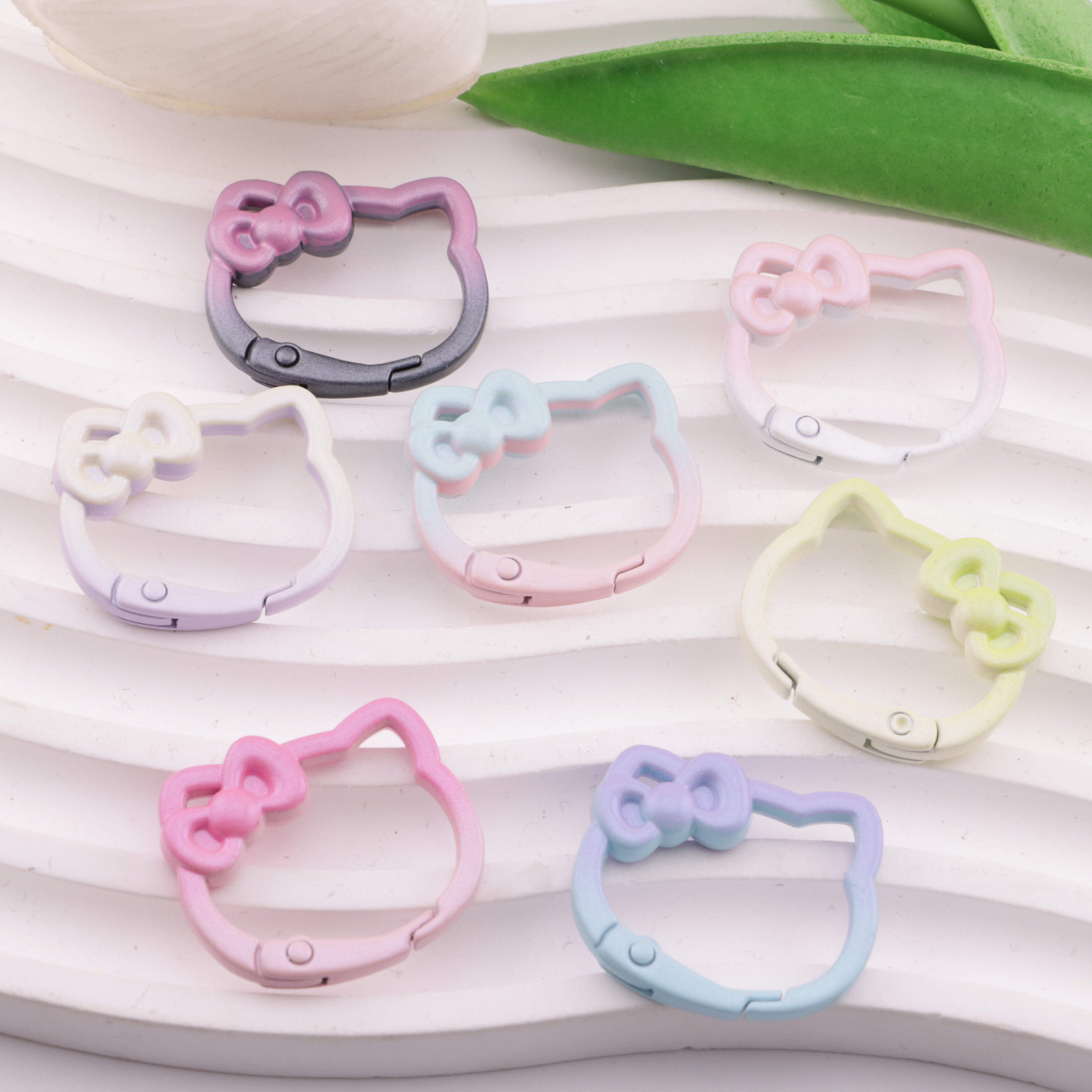 FS6199- 28×25Mm Small Size Gradient-Color HK Keychain Ring Small-Size Gradient-Color Kitty Head Keychain