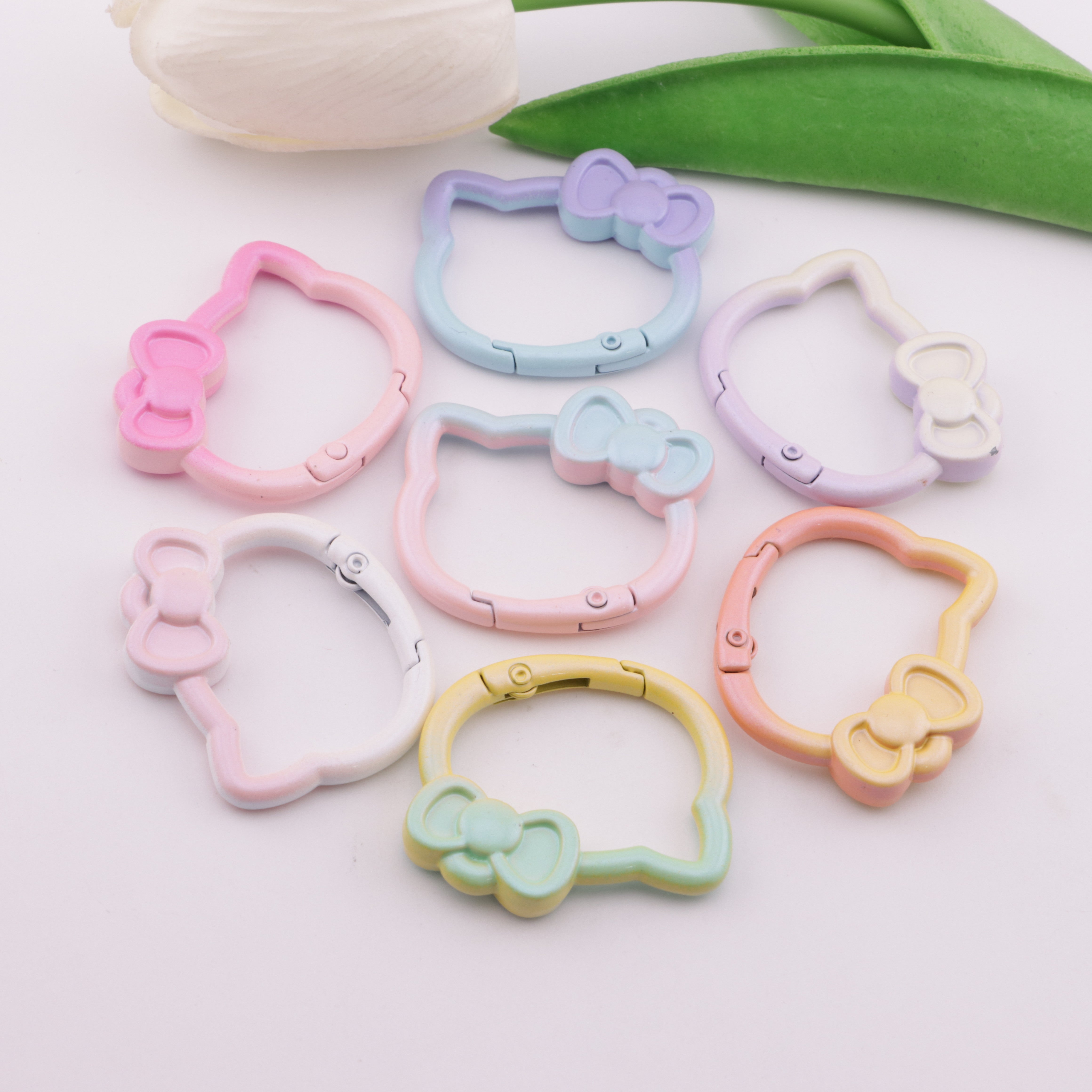FS6198- 56×31mm Middle Size Gradient-Color HK Head Keychain Medium-Sized Gradient-Color Kitty Head Keychain