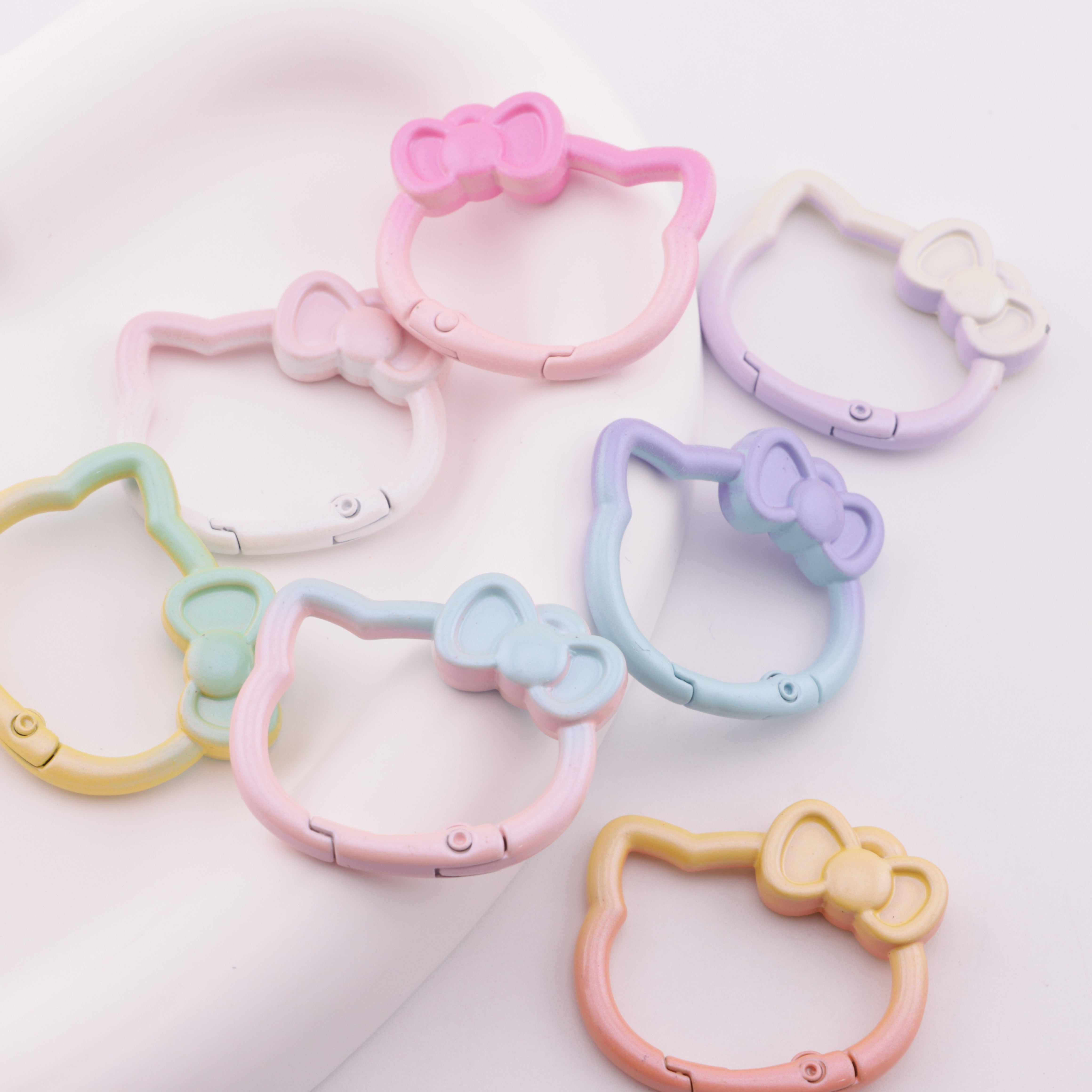 FS6198- 56×31mm Middle Size Gradient-Color HK Head Keychain Medium-Sized Gradient-Color Kitty Head Keychain