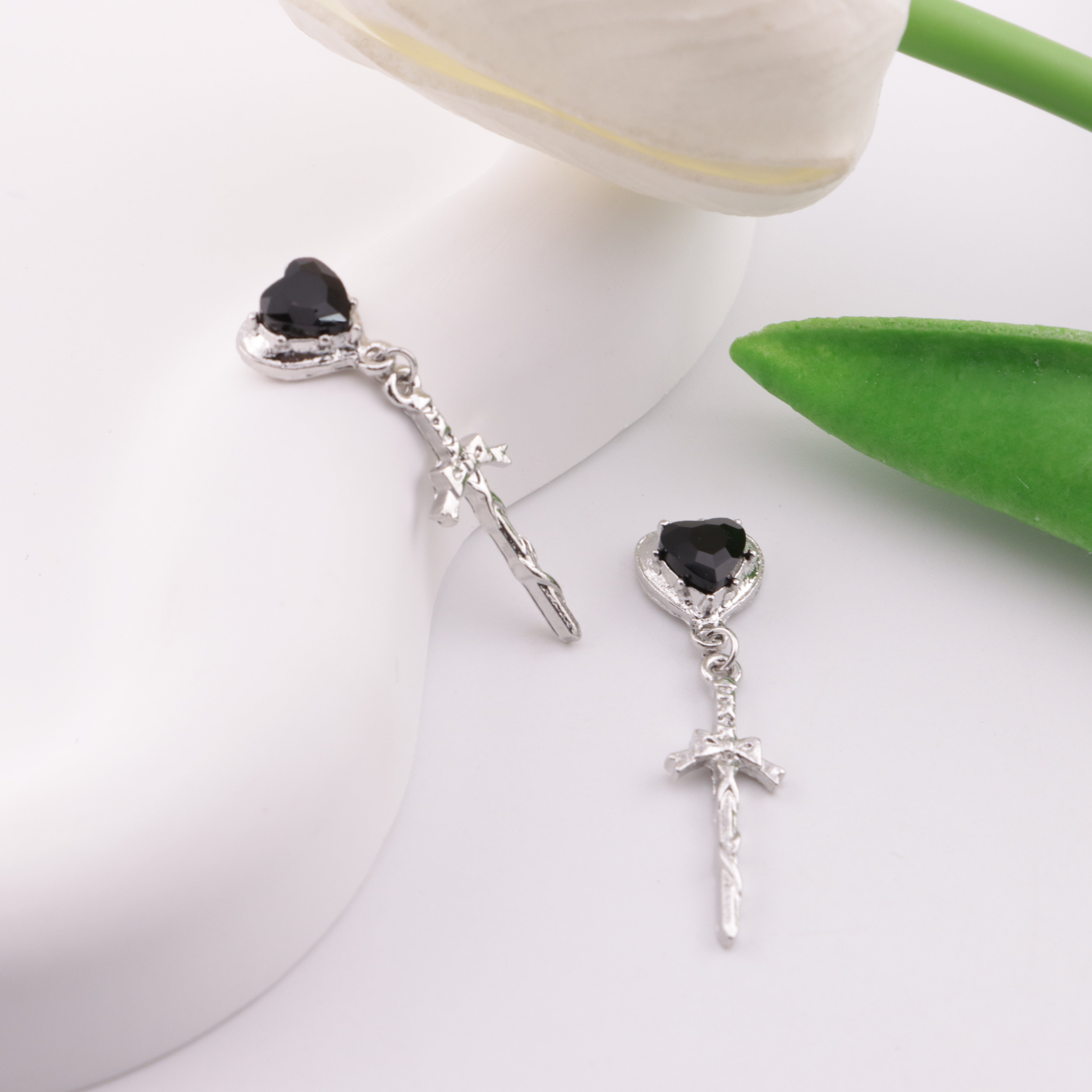FS6204- 9Mm*34Mm Heart Metal Charms With Cross Love Diamond Metal Patches With Bow Cross Pendants