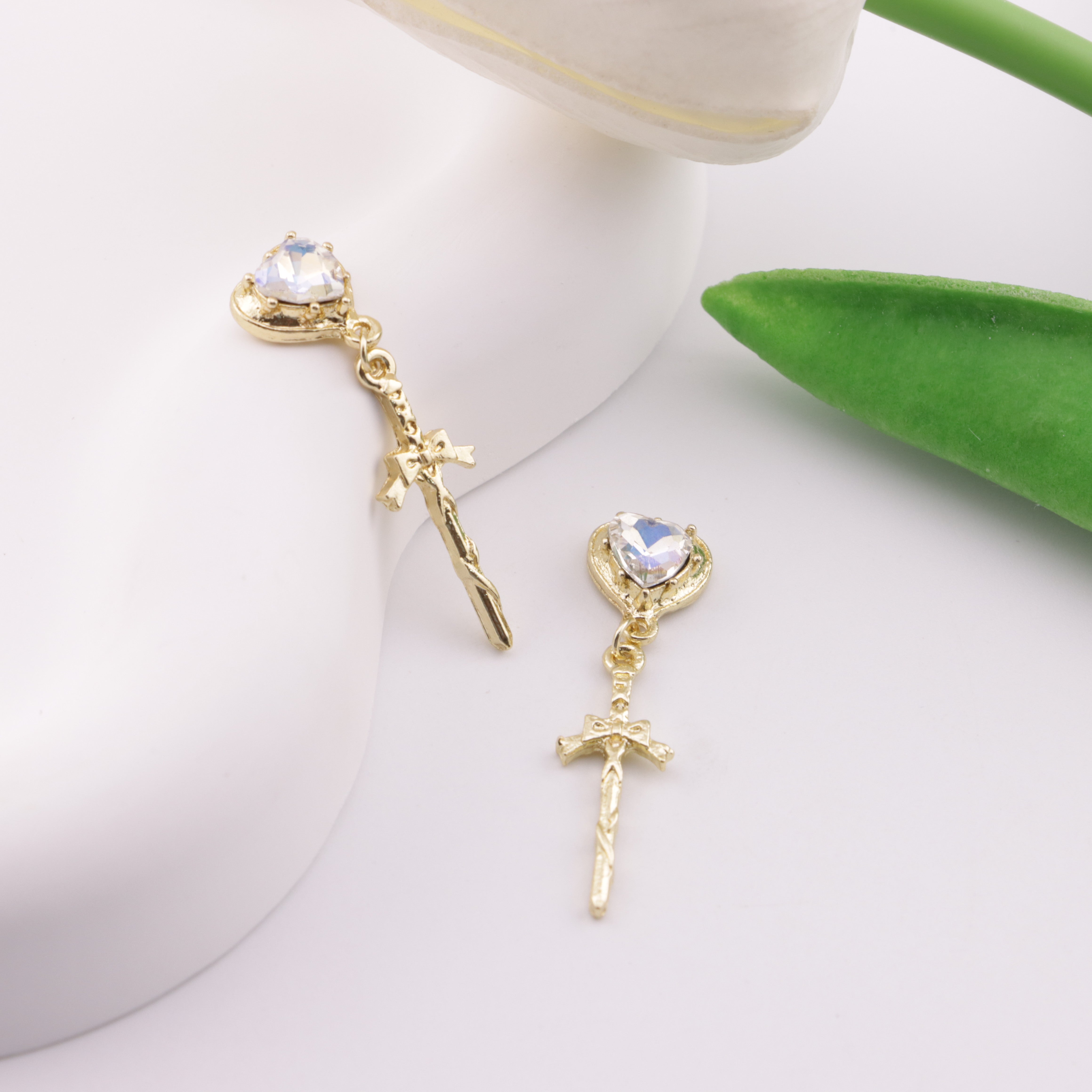FS6204- 9Mm*34Mm Heart Metal Charms With Cross Love Diamond Metal Patches With Bow Cross Pendants