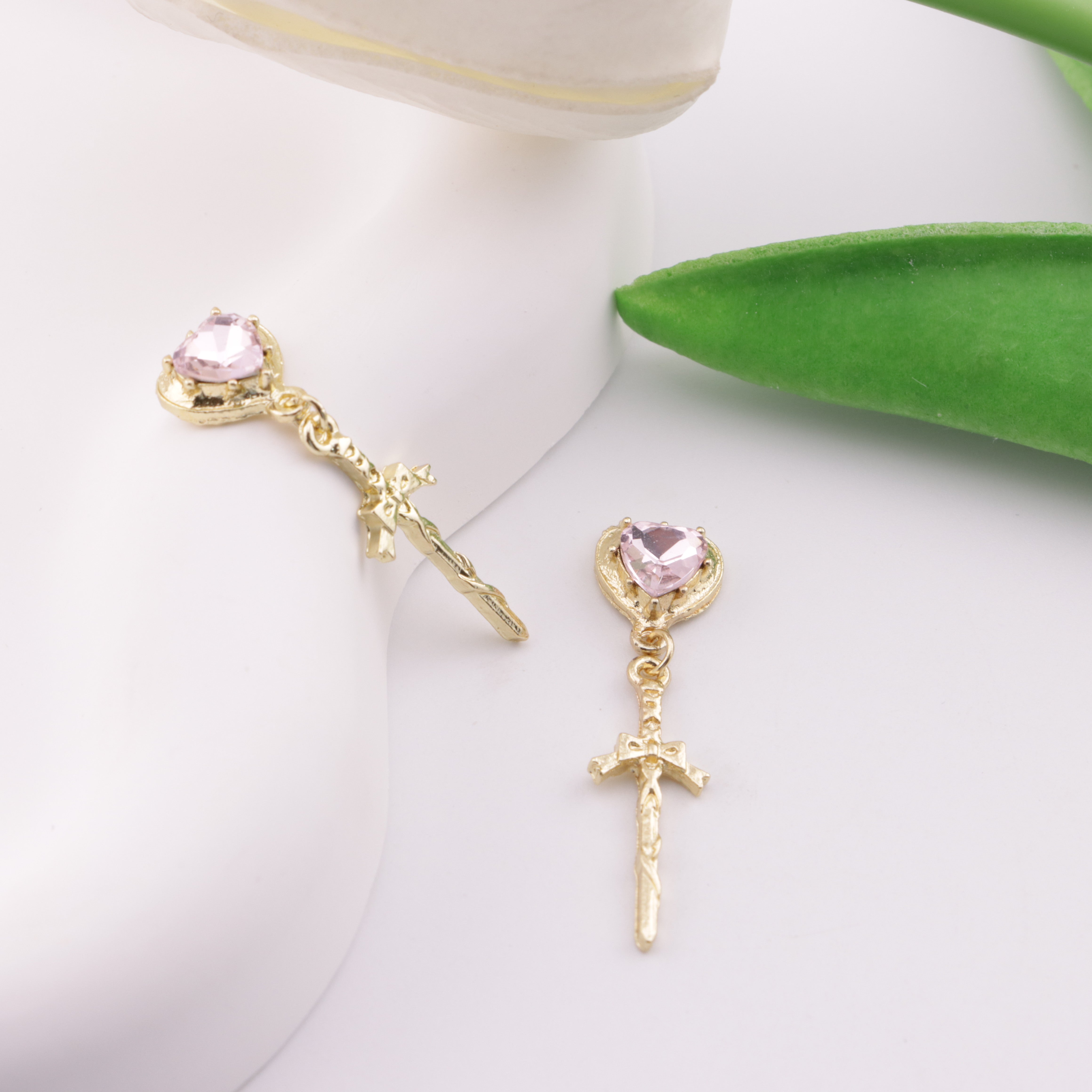 FS6204- 9Mm*34Mm Heart Metal Charms With Cross Love Diamond Metal Patches With Bow Cross Pendants