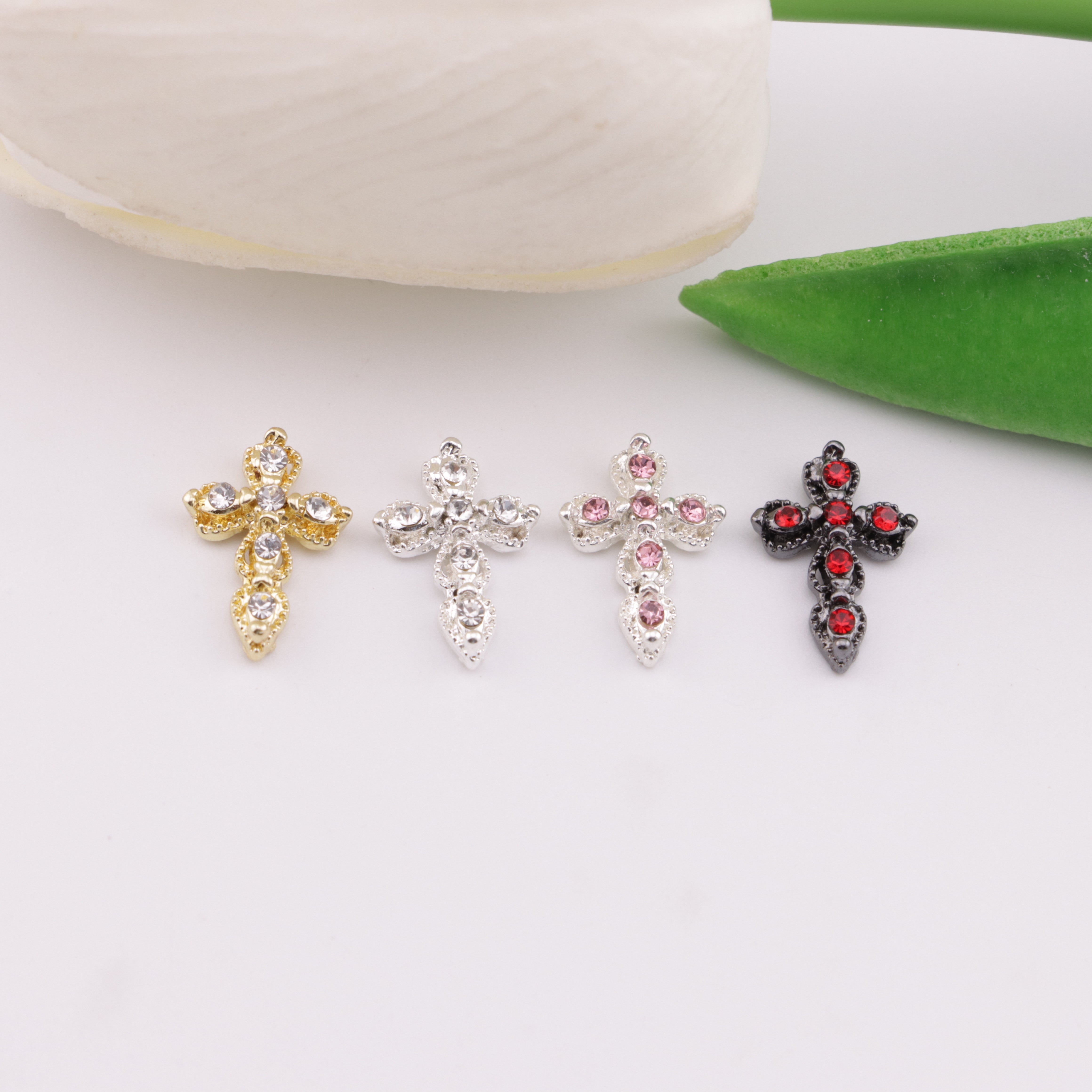 FS6206- 9×13mm Cross Patch With Diamonds