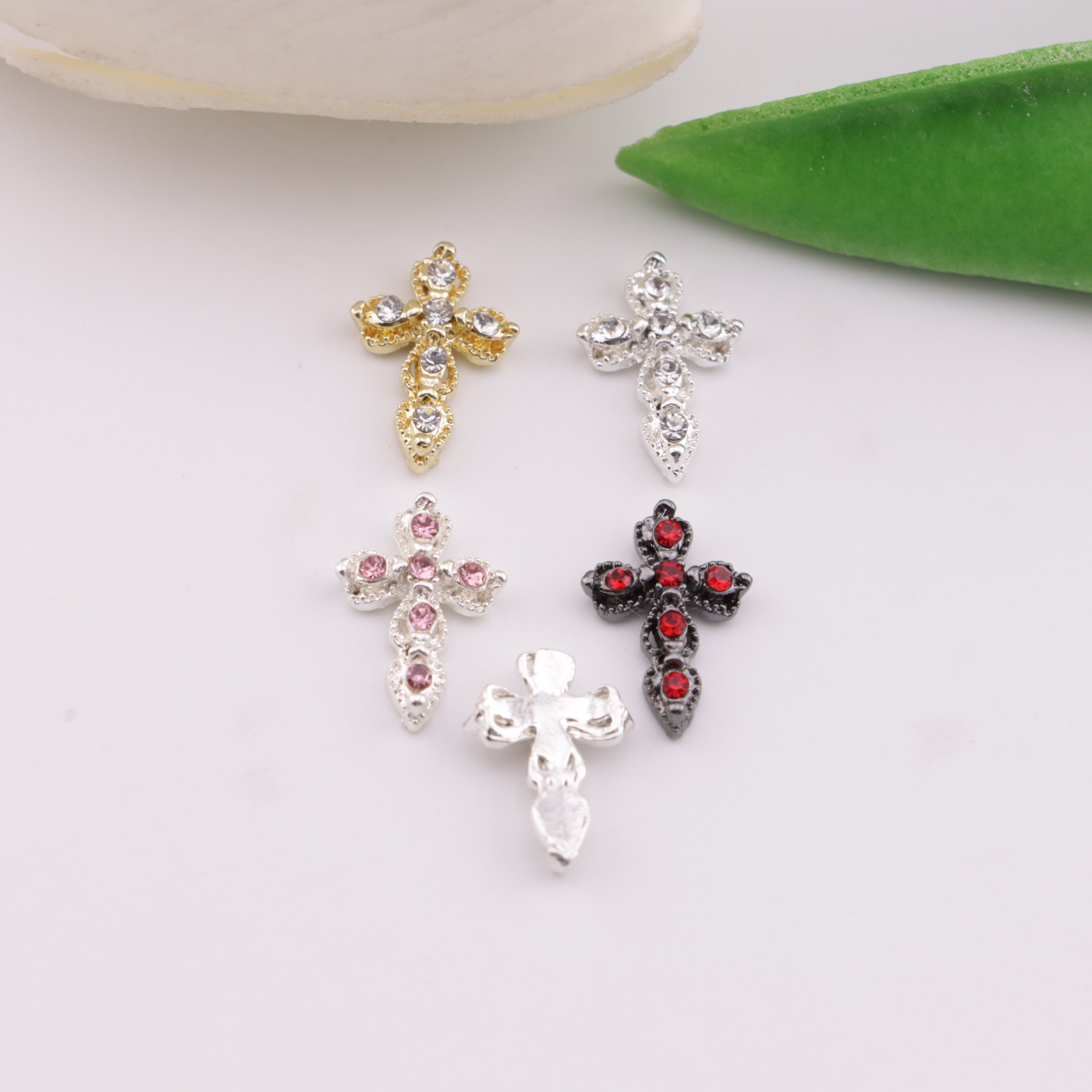 FS6206- 9×13mm Cross Patch With Diamonds