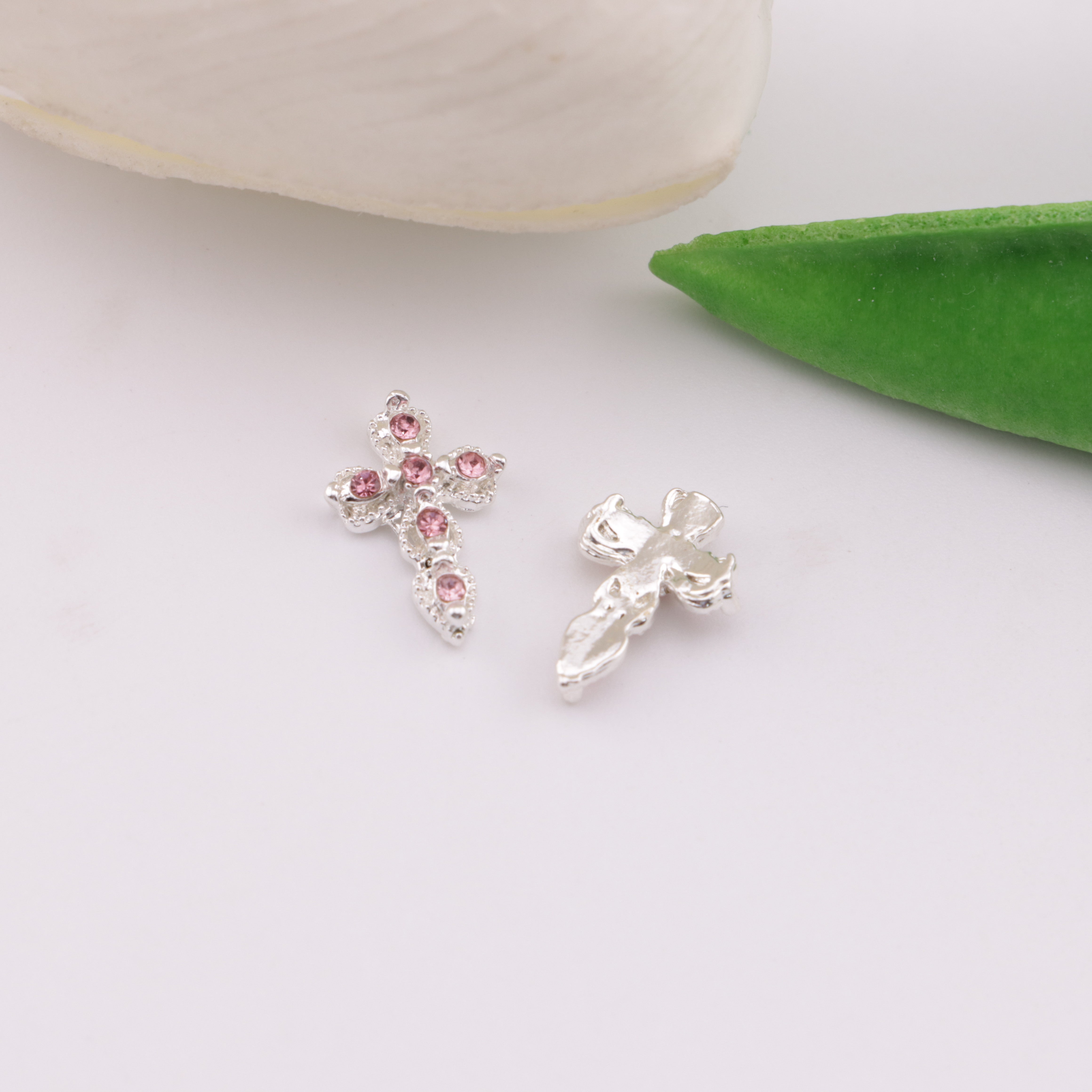 FS6206- 9×13mm Cross Patch With Diamonds