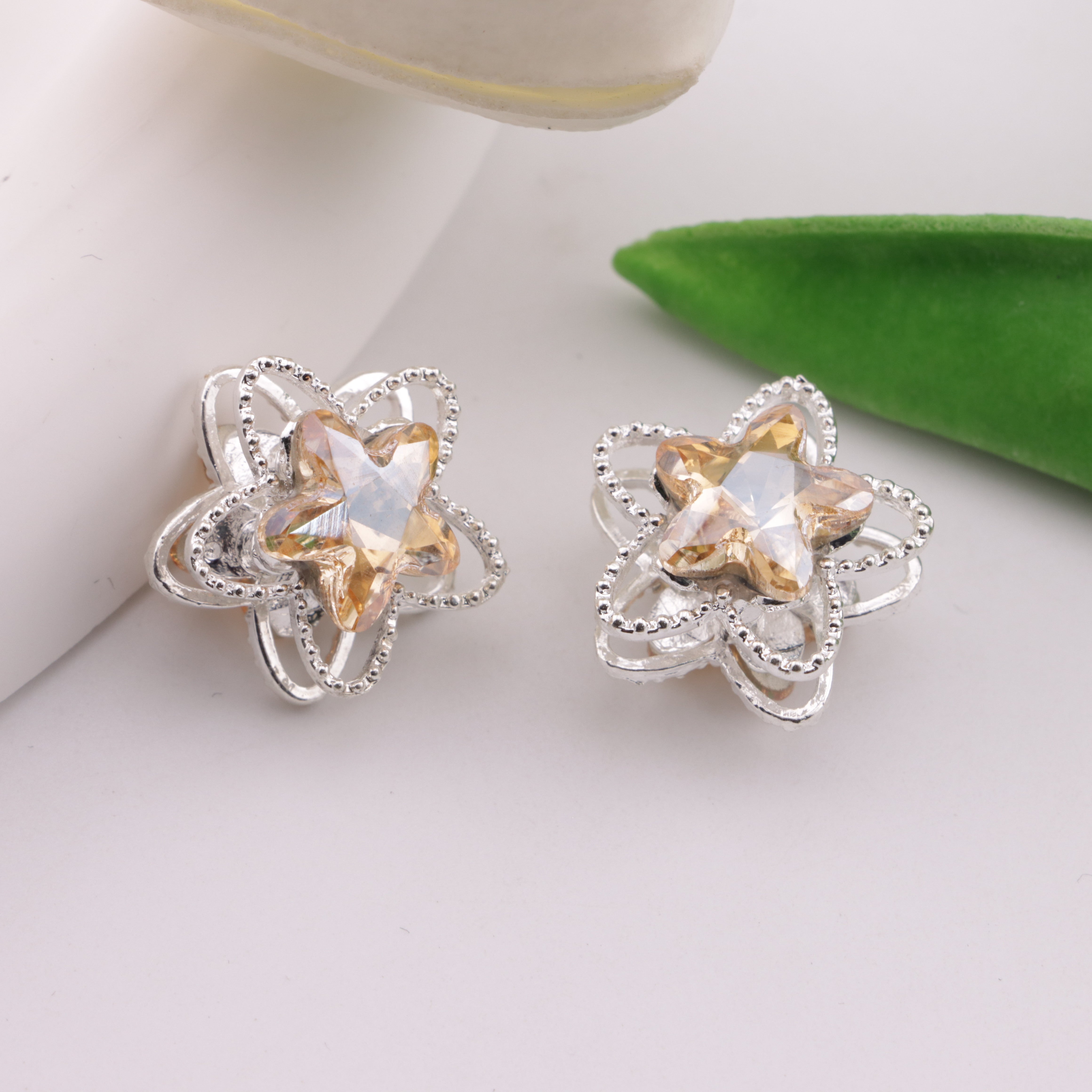 FS6326- Five - pointed Star Four - way Alloy Beads