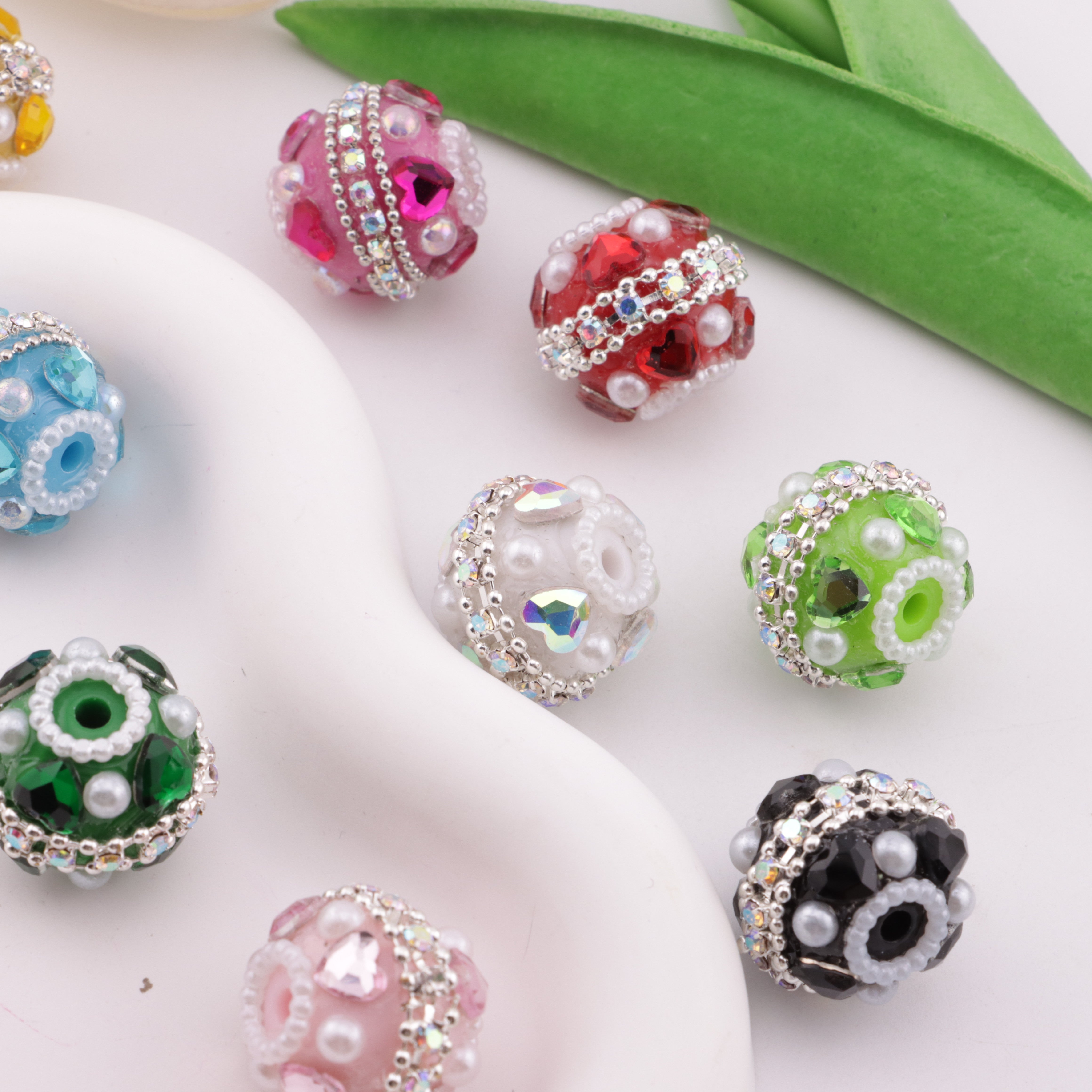 FS6340- 18mm Heart Diamonds Fancy Beads, Heart-Shaped Diamond-Embellished Round Beads