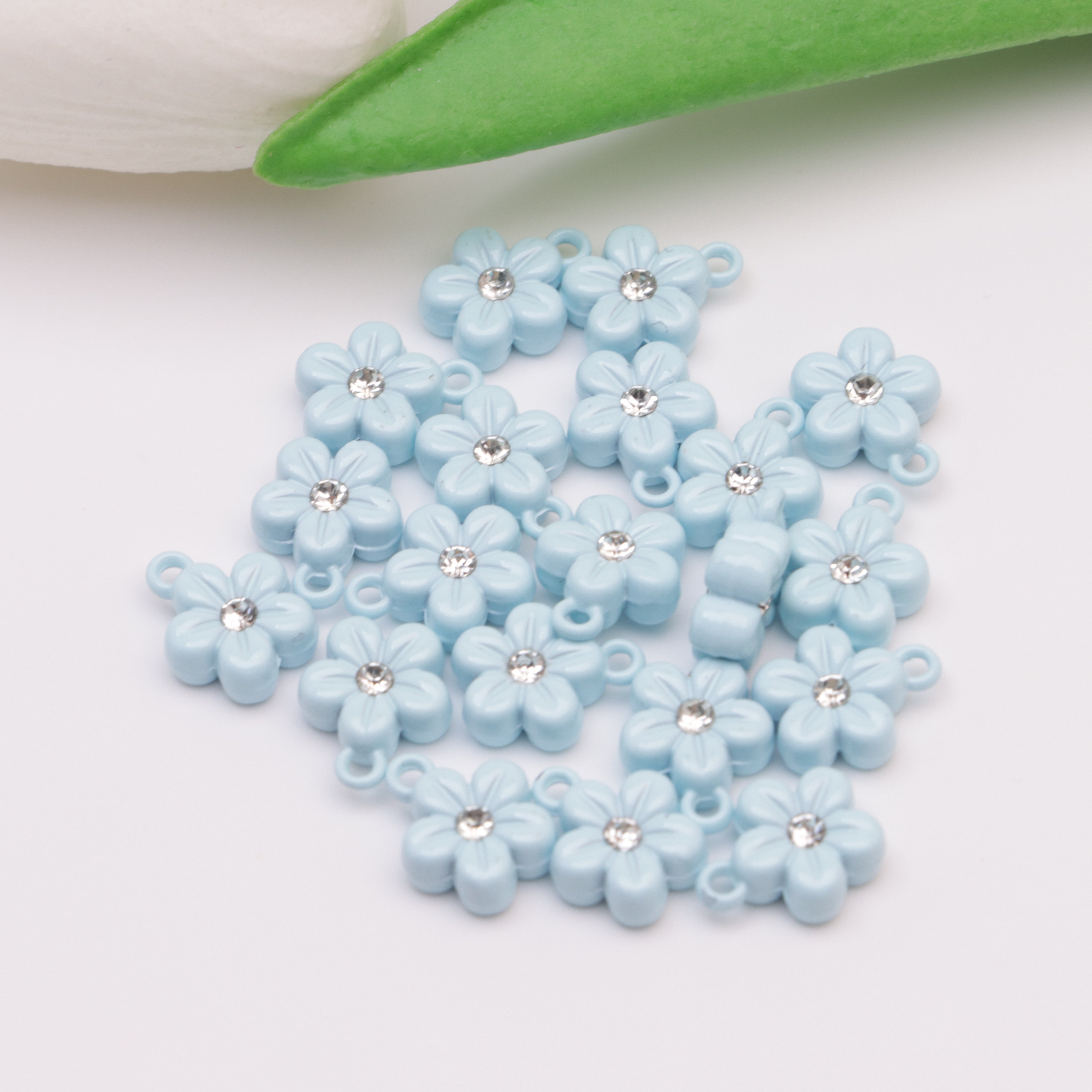 FS3254-8mm Alloy Flower Pendant