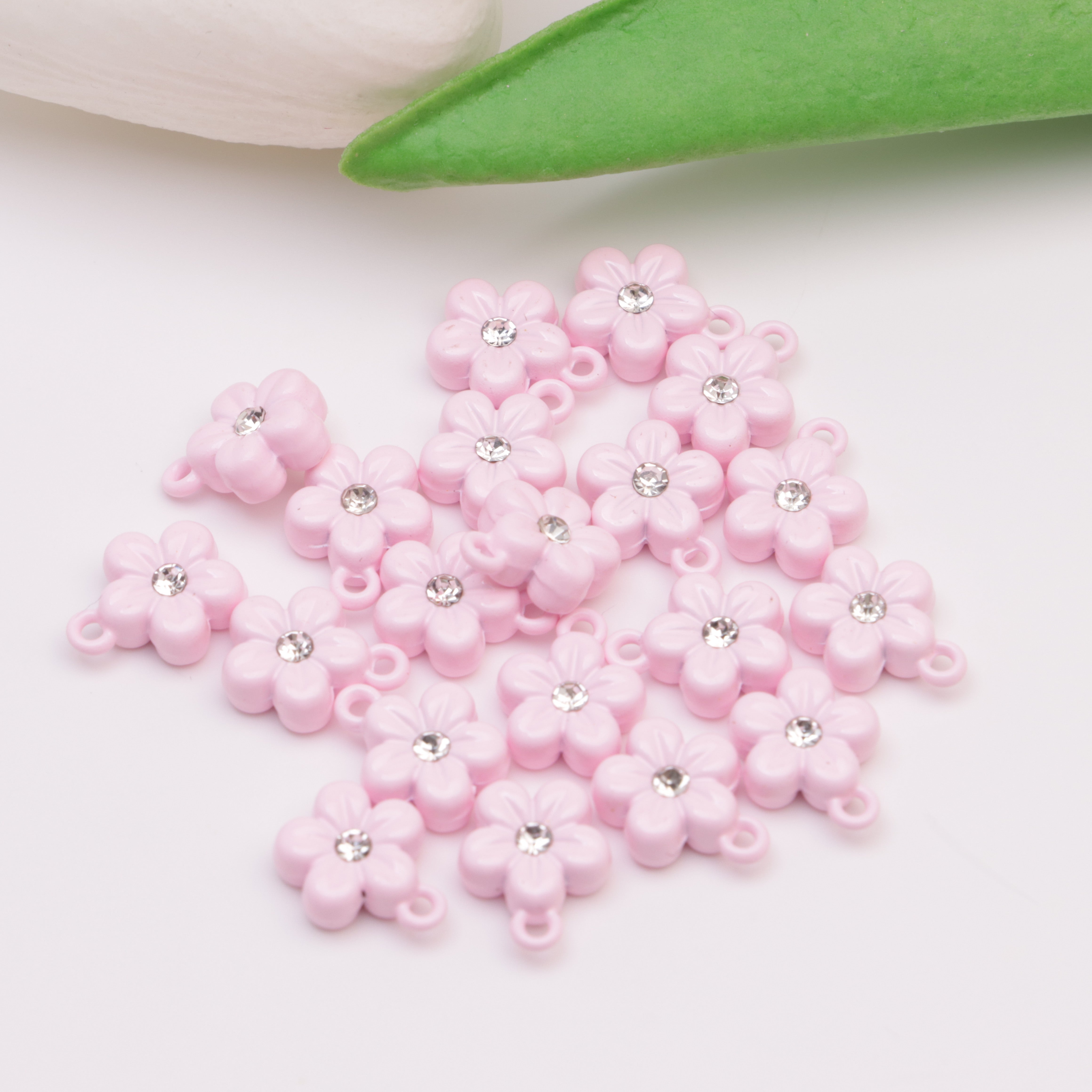 FS3254-8mm Alloy Flower Pendant