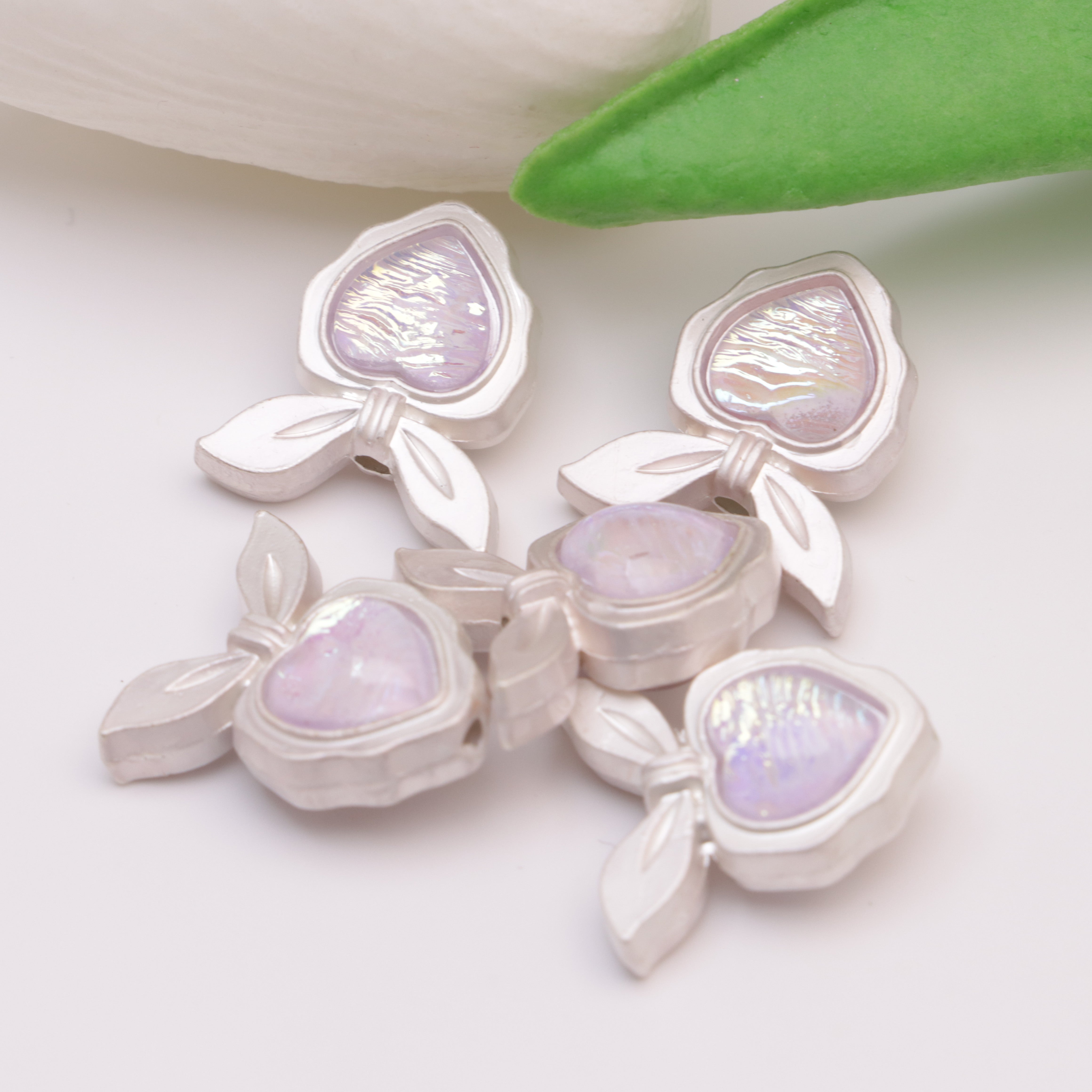 FS4540-17.5*16mm Rabbit Ear Fine-Hole Love Beads No Fit Pen