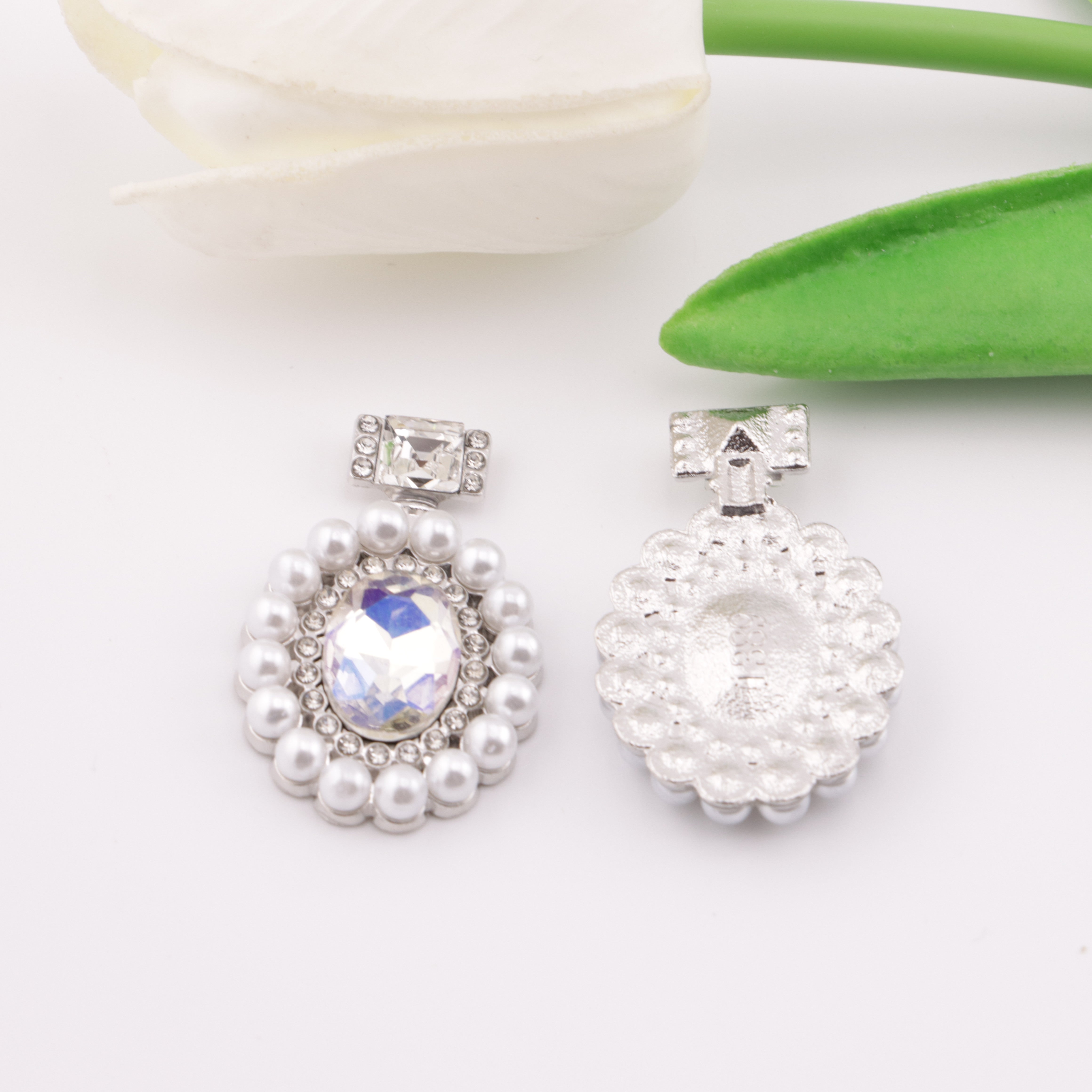 FS2272-35*22mm Diamond-Embedded Pearl Perfume Bottle Alloy Patch
