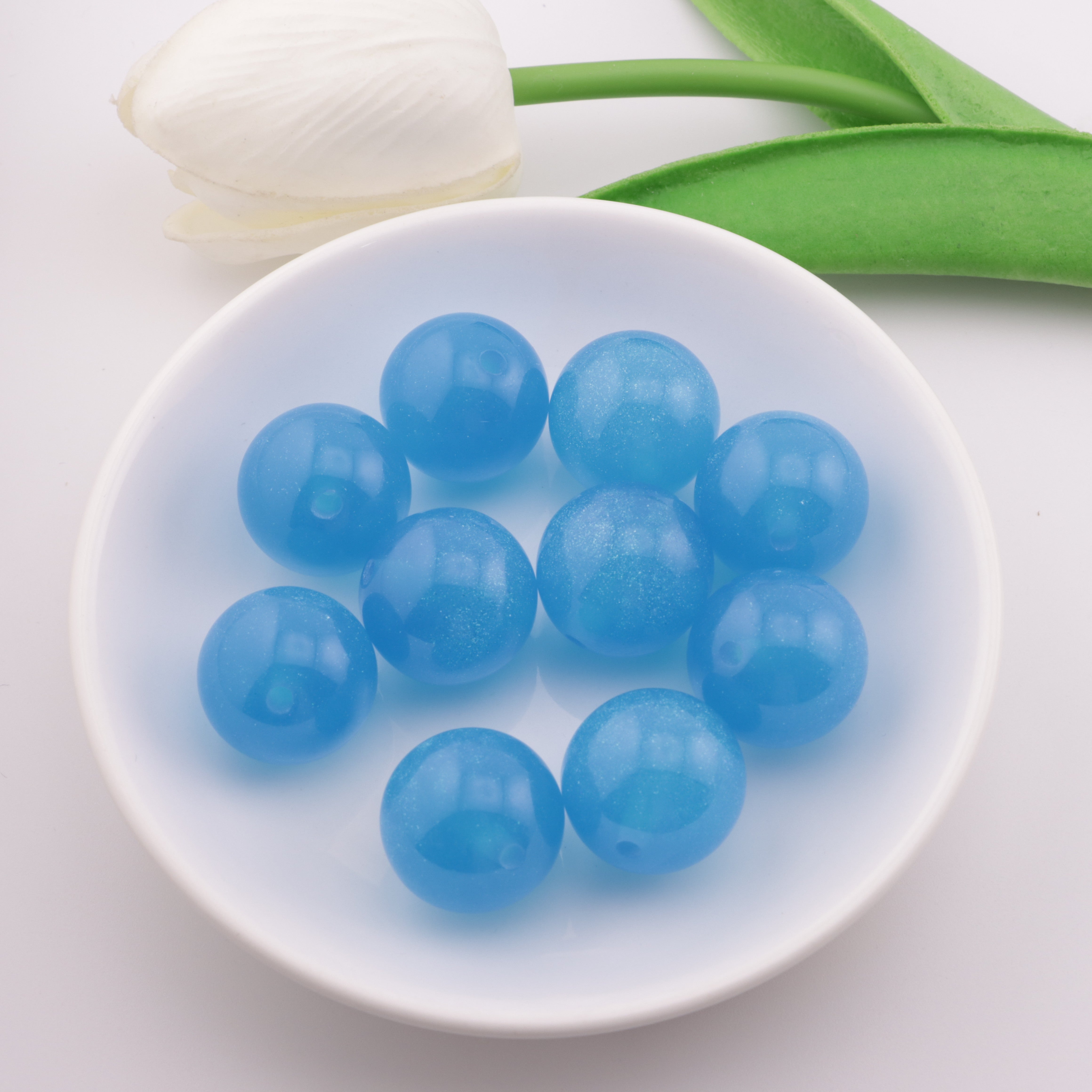 FS3539- 20Mm Fine Glitter Glow-In-The-Dark Resin Beads Person