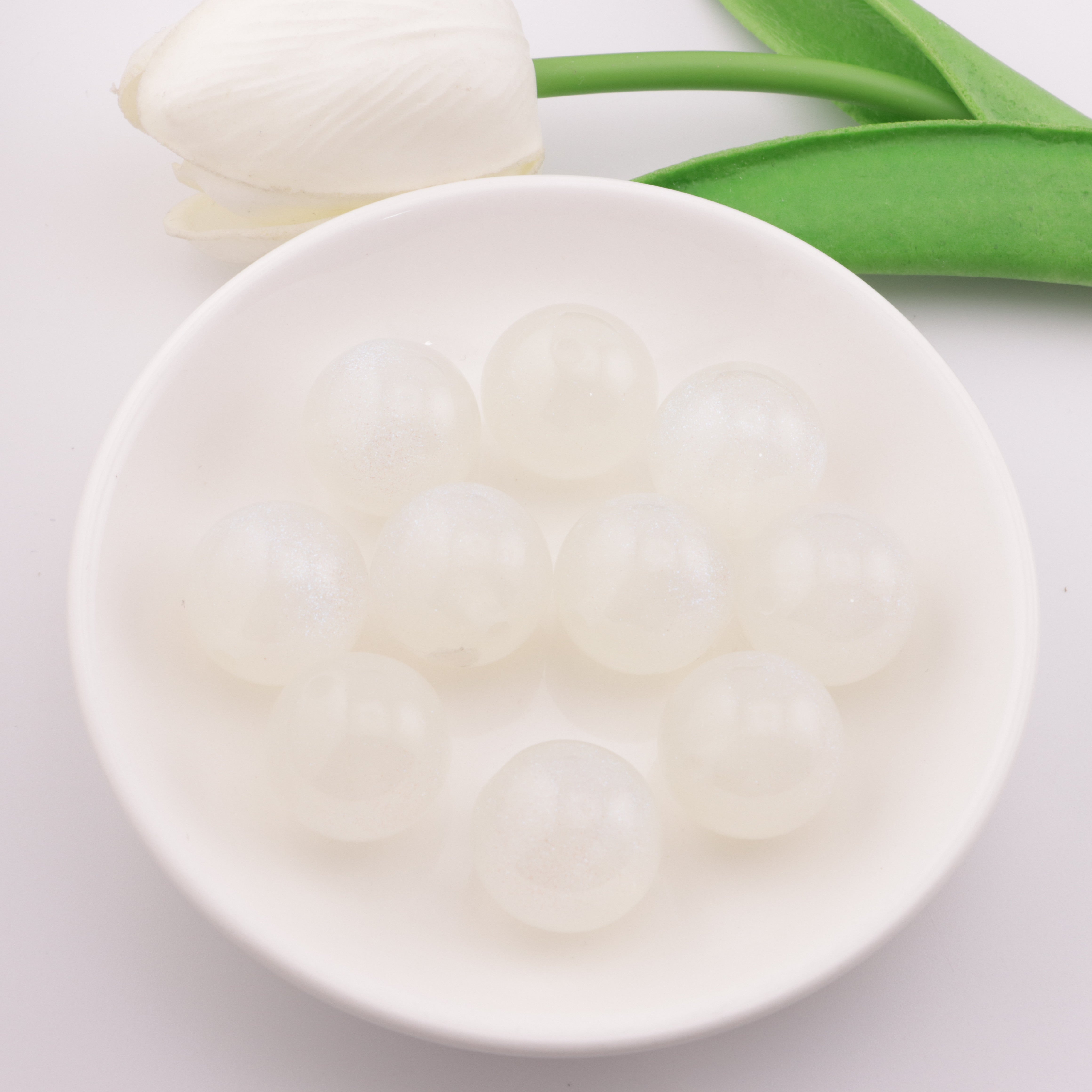 FS3539- 20Mm Fine Glitter Glow-In-The-Dark Resin Beads Person