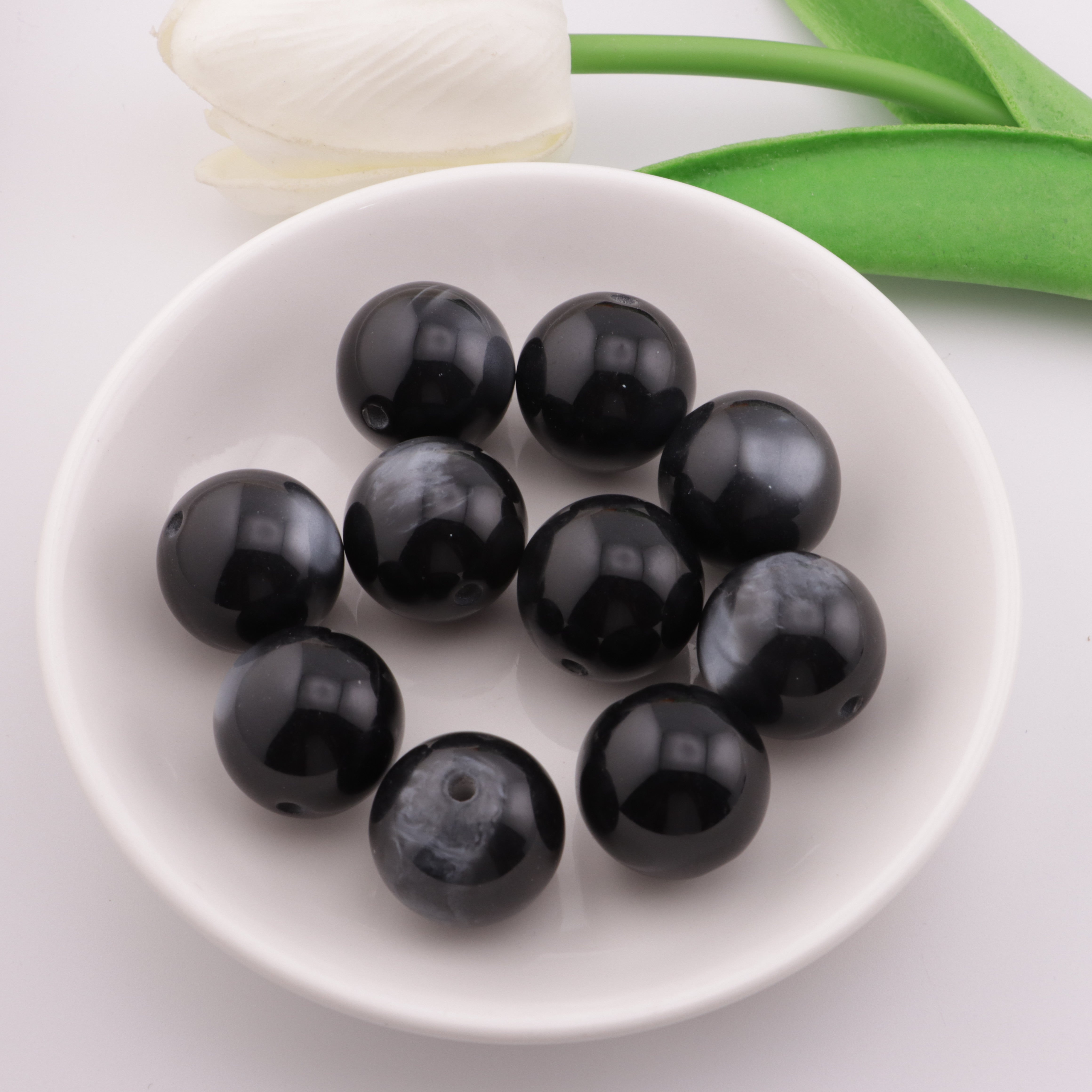 FS3539- 20Mm Fine Glitter Glow-In-The-Dark Resin Beads Person