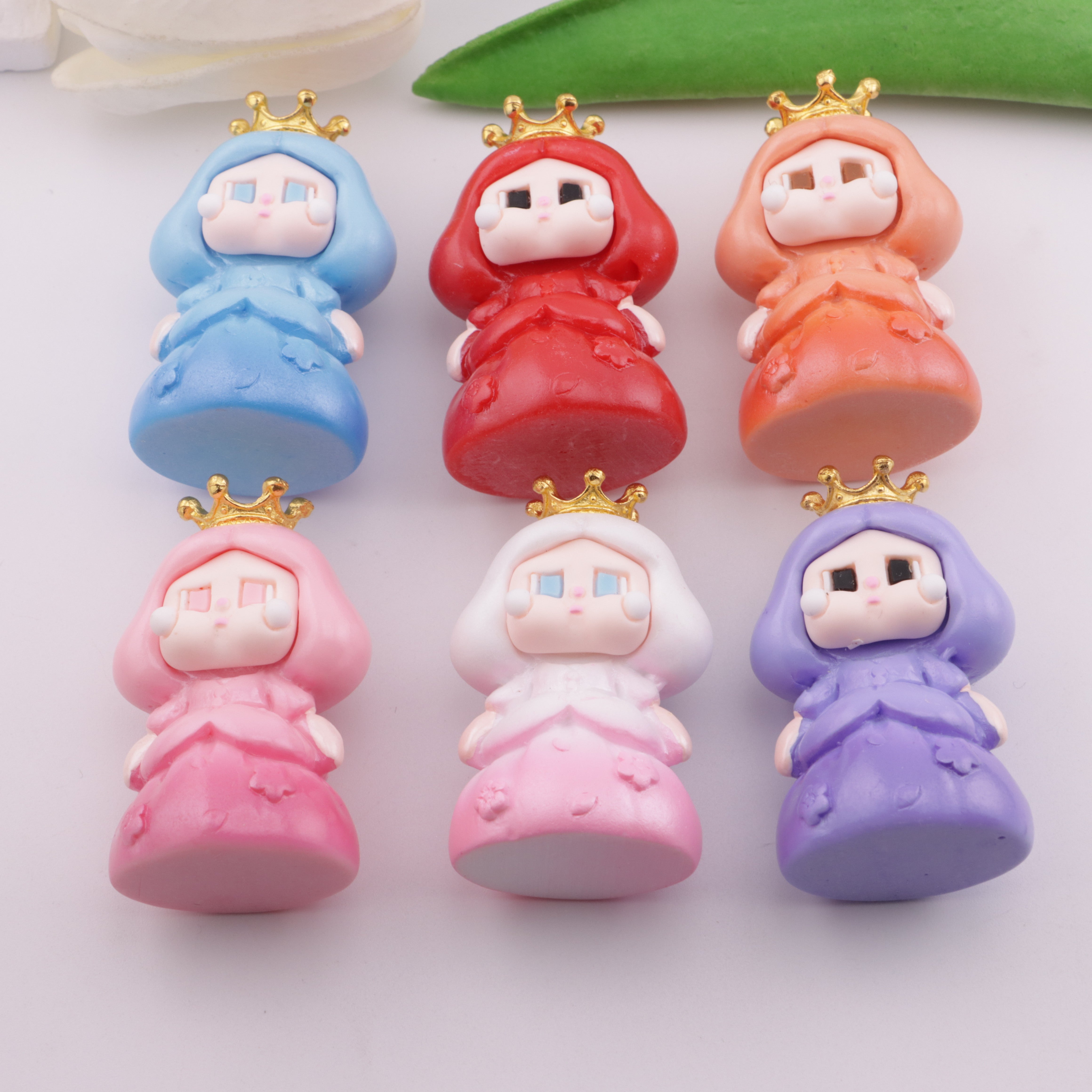 FS5632- Crown Crying Doll Trendy Collectible Cute Bead Ornaments