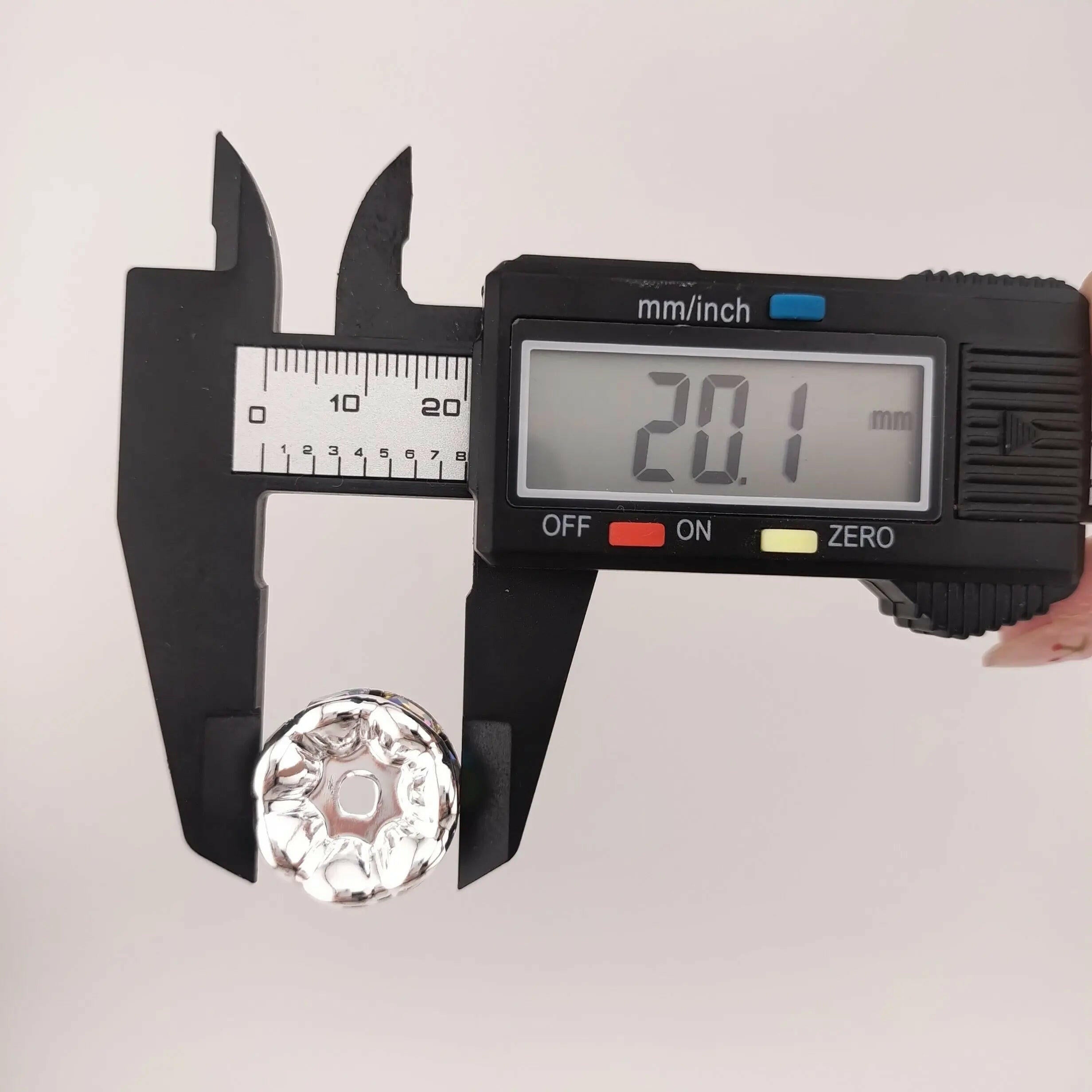 FS1107- 20MM Silver Round Edged Wavy Diamond Inlay Alloy Spacer Zoe's DIY Shop