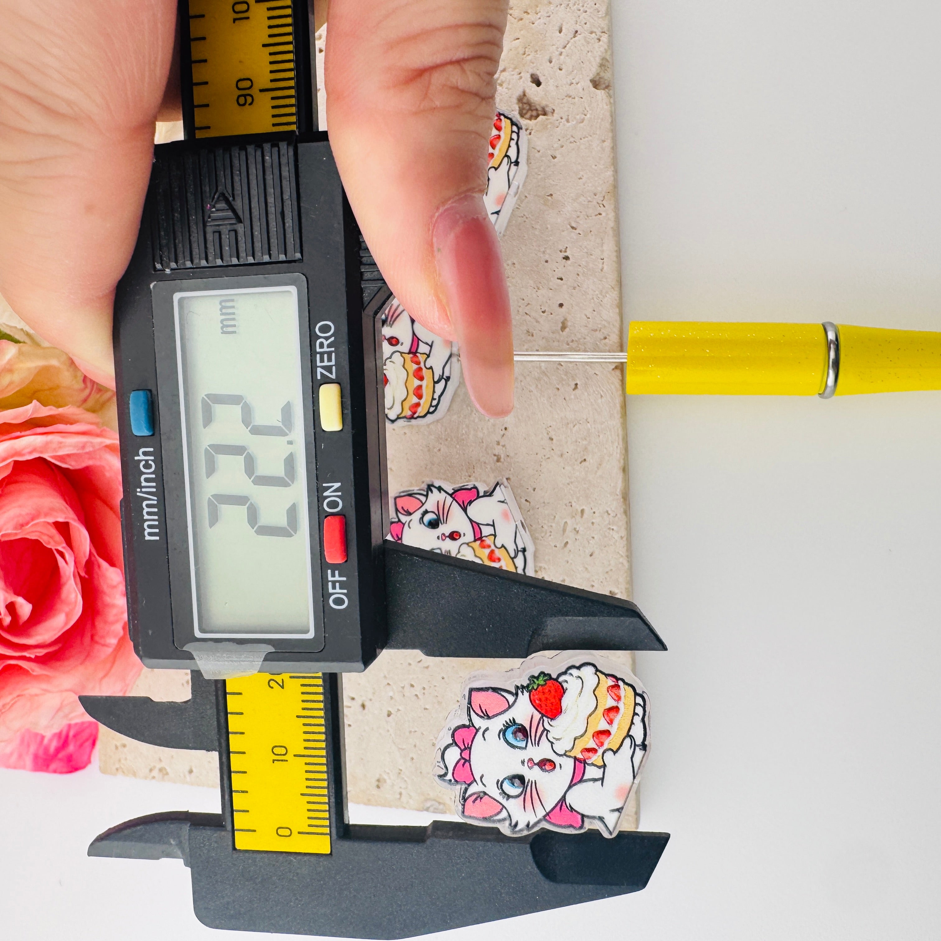FS19442-About Marrie Cat Acrylic Focal Beads