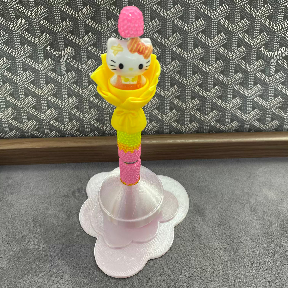 Flower Round Pen Holer
