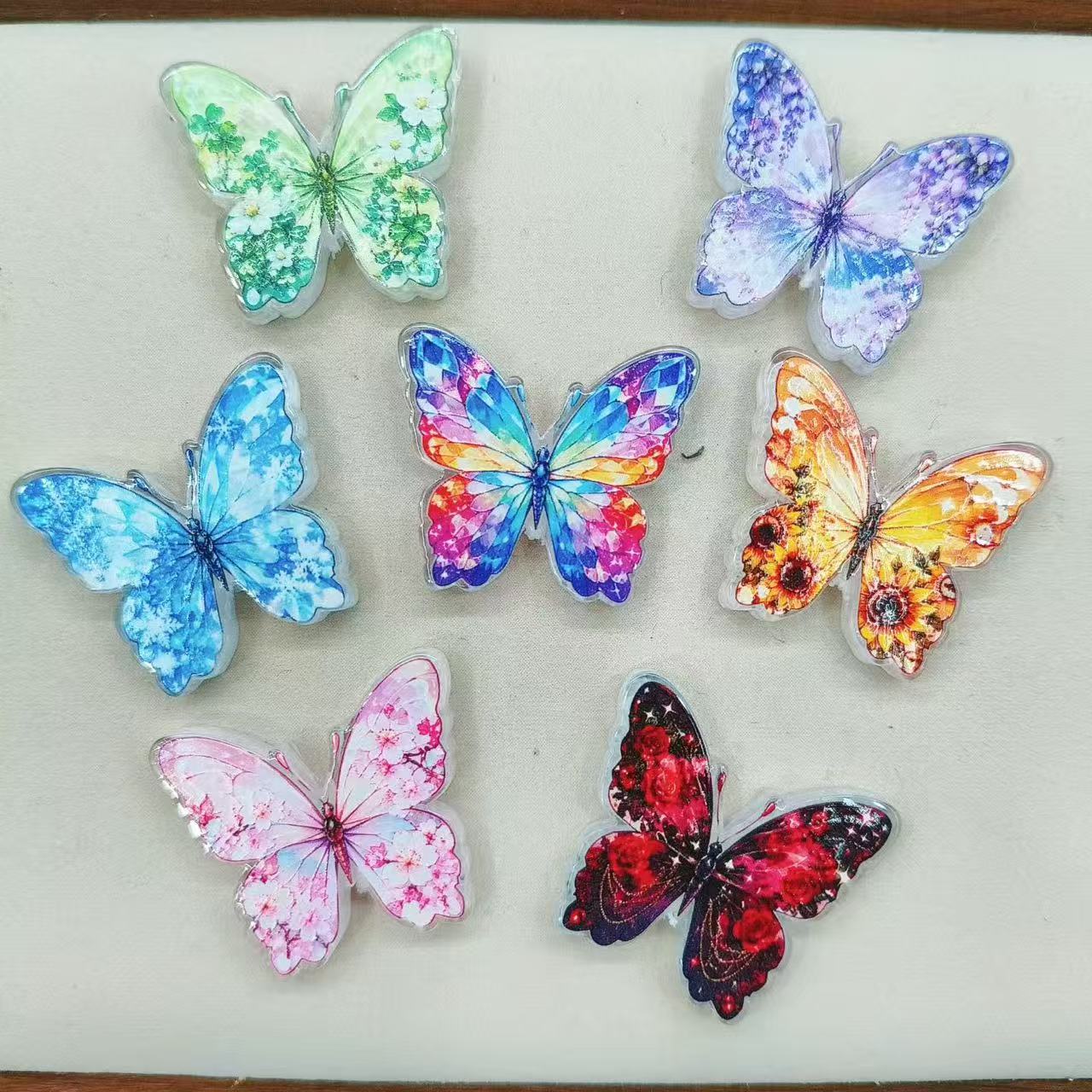 Acrylic Beads Butterfly with Flower on Wings, For Pen Toppers Or Keychain, Random Mix