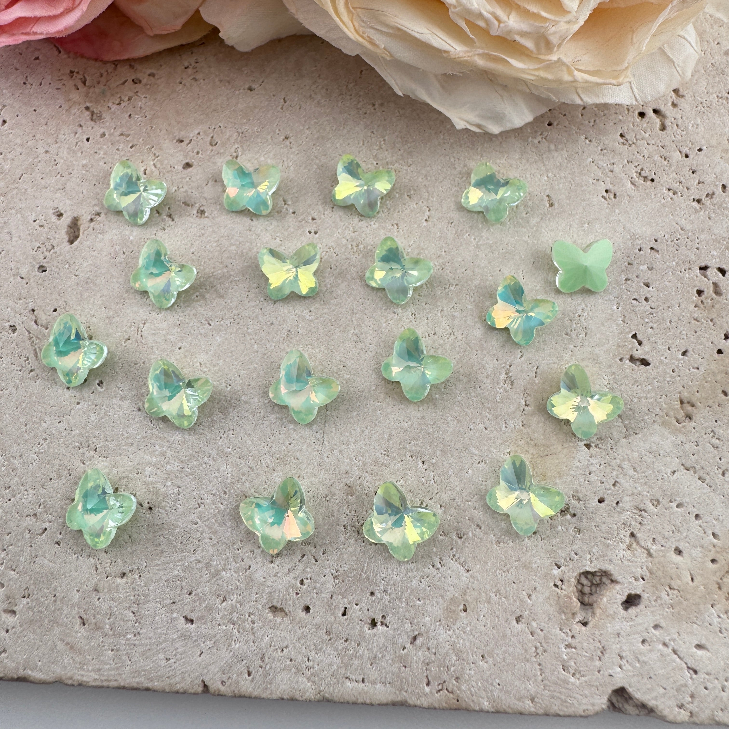 FS19216-About 7×8mm Butterfly Crystal Glass Nail Charms