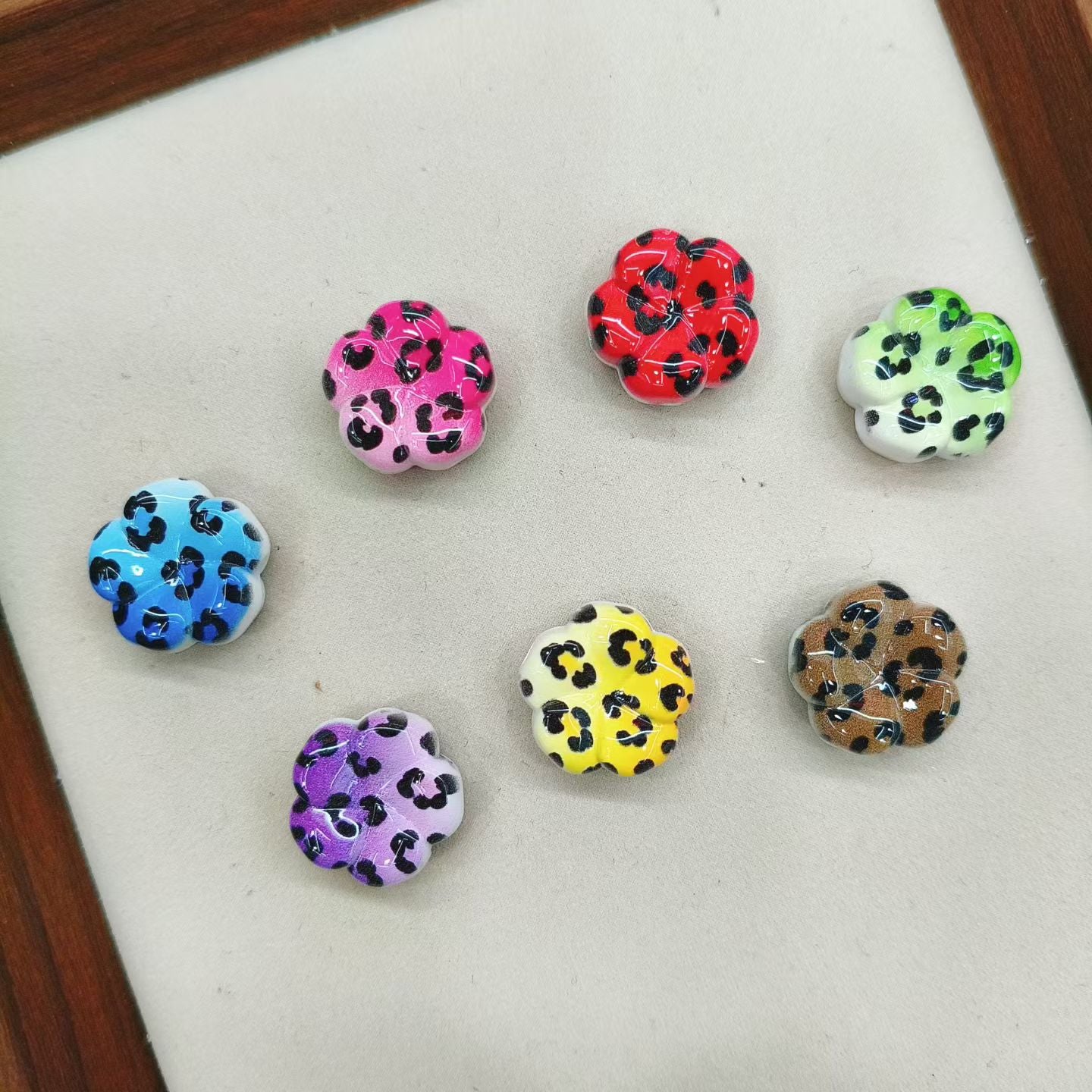 Five-Petaled Flower Acrylic Beads with Leopard Prints, For Pen Toppers Or Keychain, Random Mix