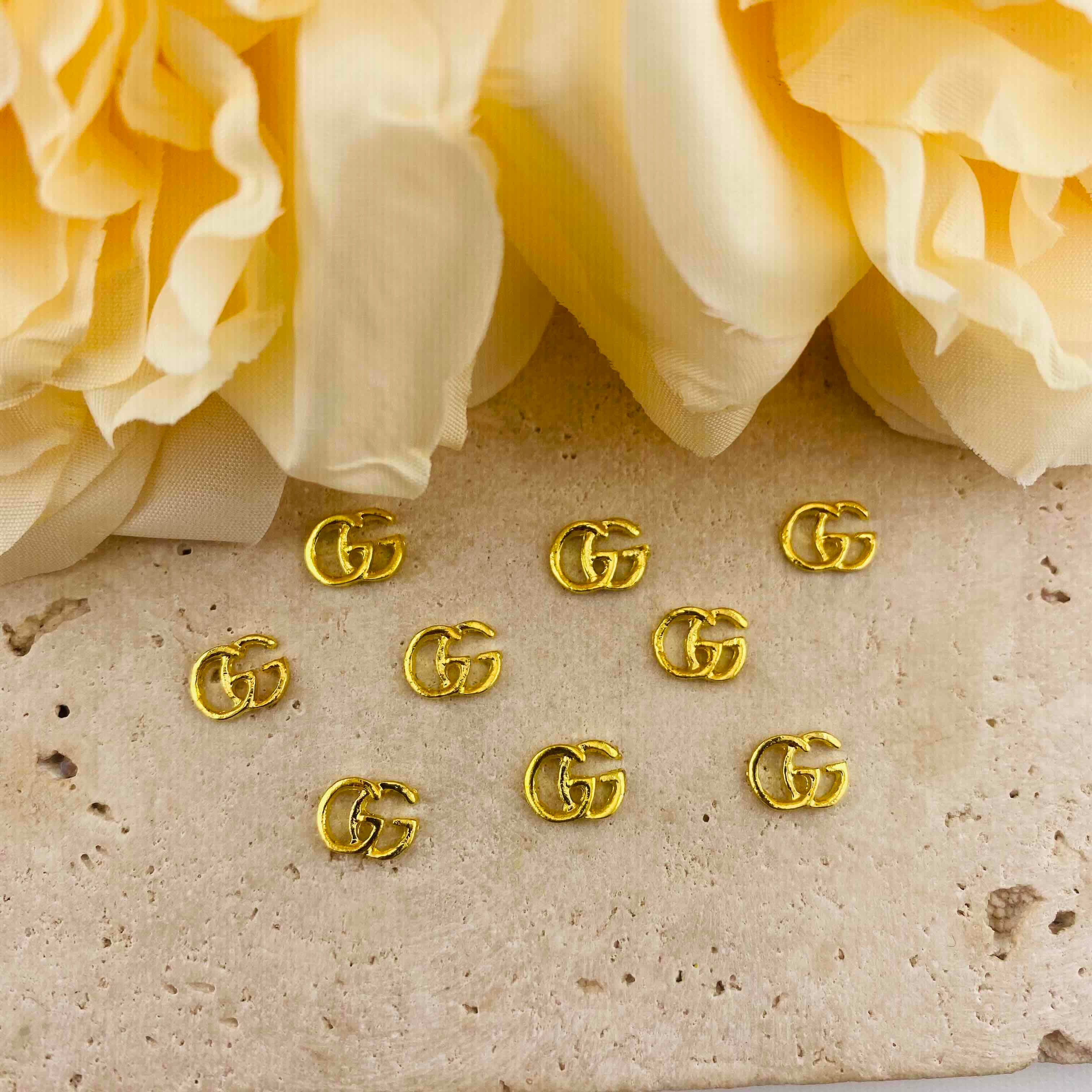 FS4707-  8mmGG Metal Nail Charms