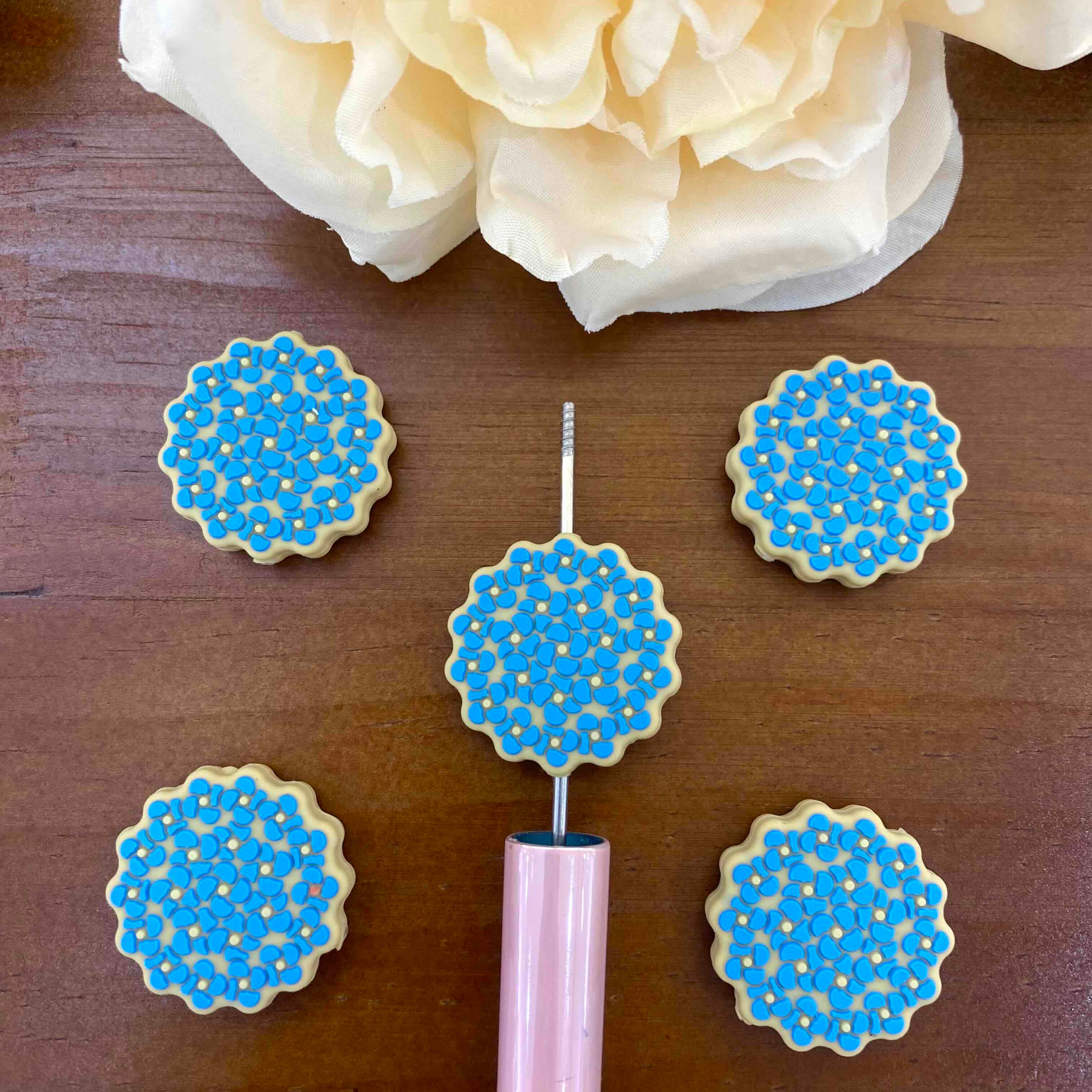 FS20128-Lace Flower Flat Silicone Focal Beads