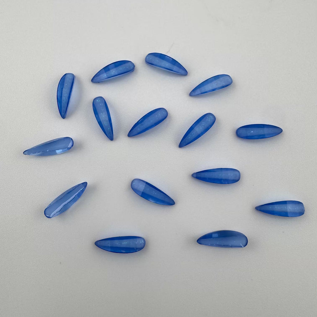 About 3.5×11mm Resin Flower Petals For Making Fancy Beads Or Fancy Beadable Pens