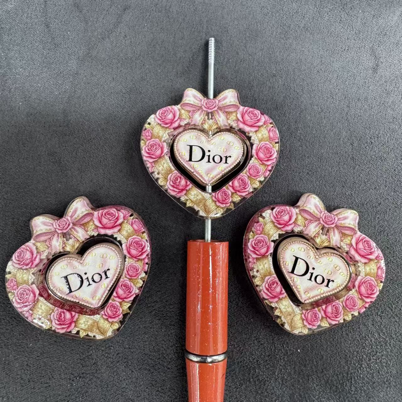 Heary-shaped rose Acrylic Bow Beads