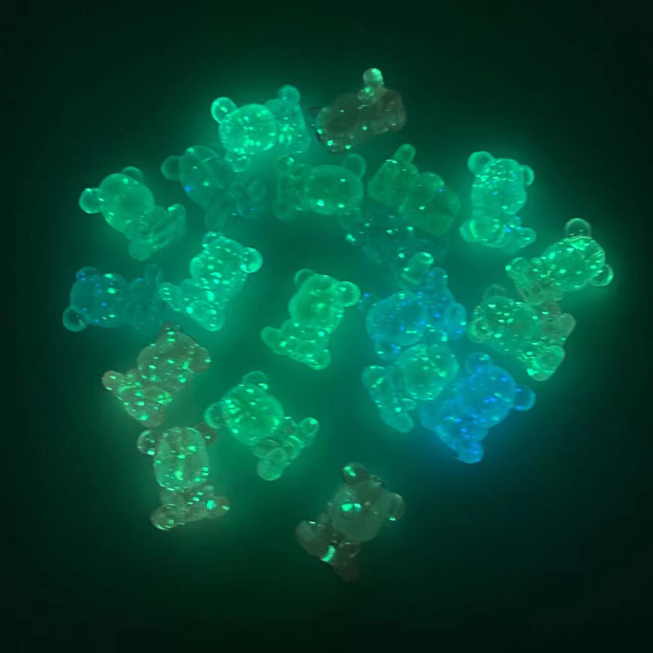 (A1)20 Pieces Glowing Bear Resin Beads