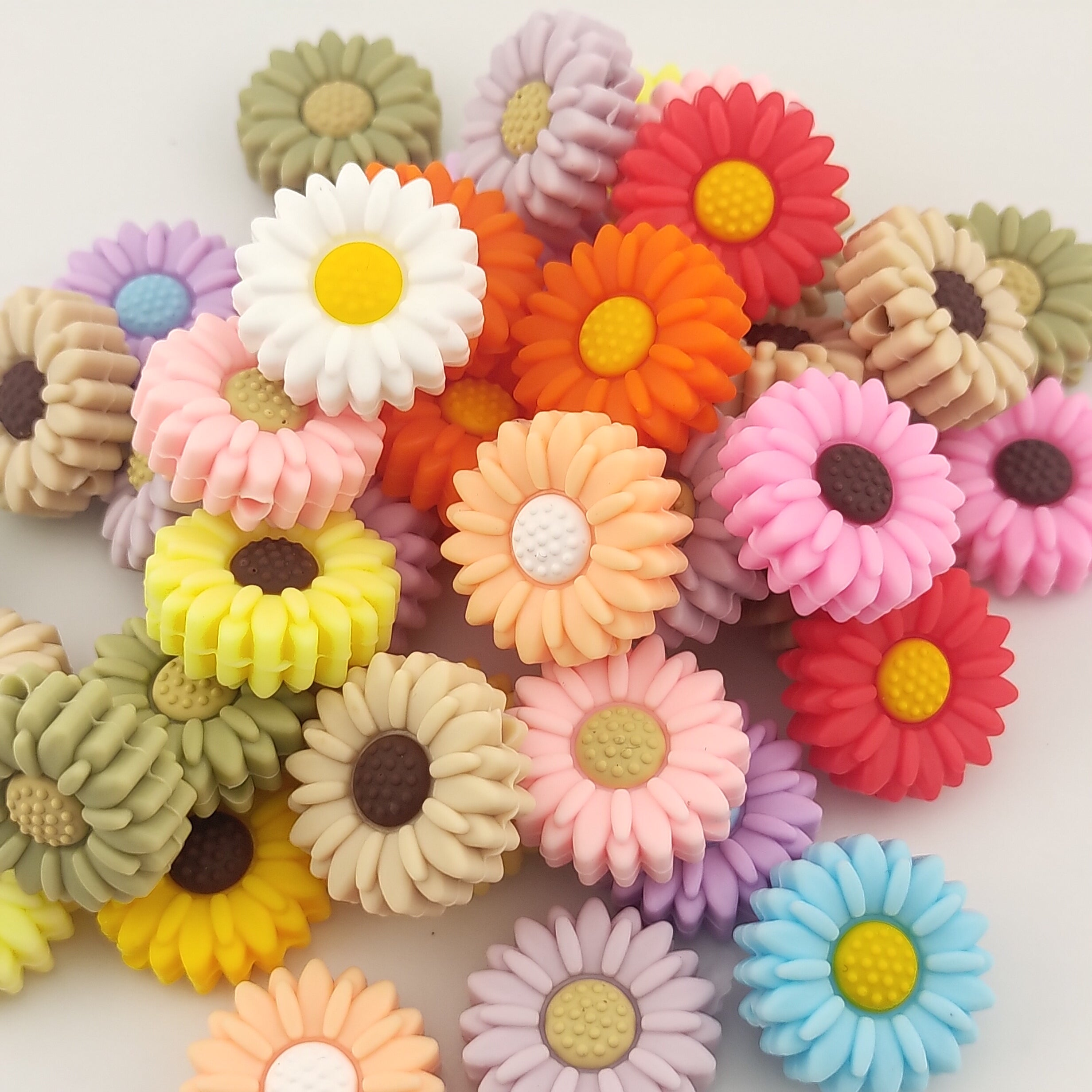20 Pieces 20MM Mixed Color Daisy Follower Silicone Focal Beads