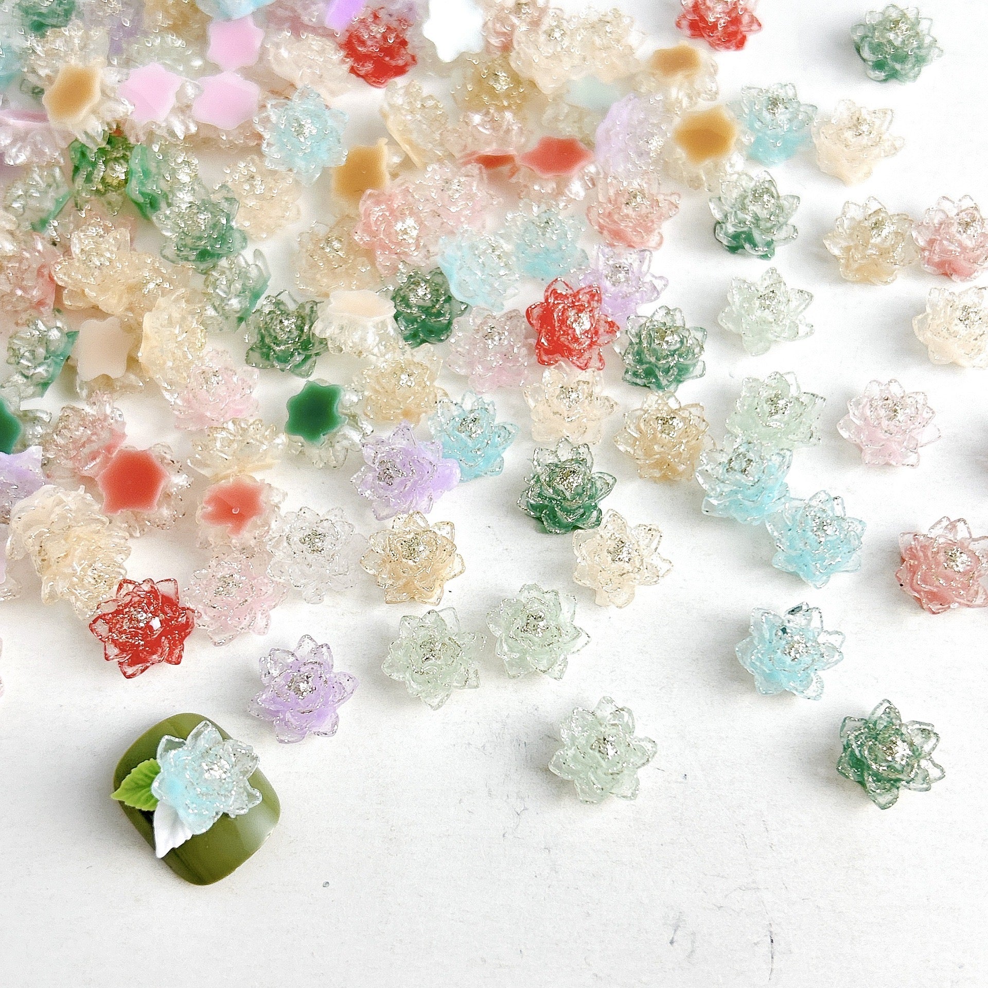 10MM Mixed Color Clear Glitter Lotus Resin Accessories