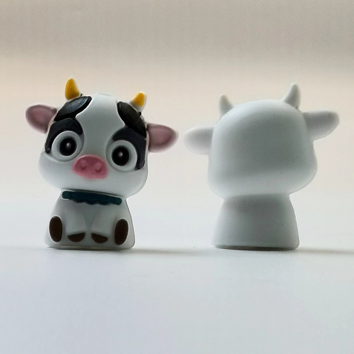 FS1762-3D Cow Silicone Focal Beads