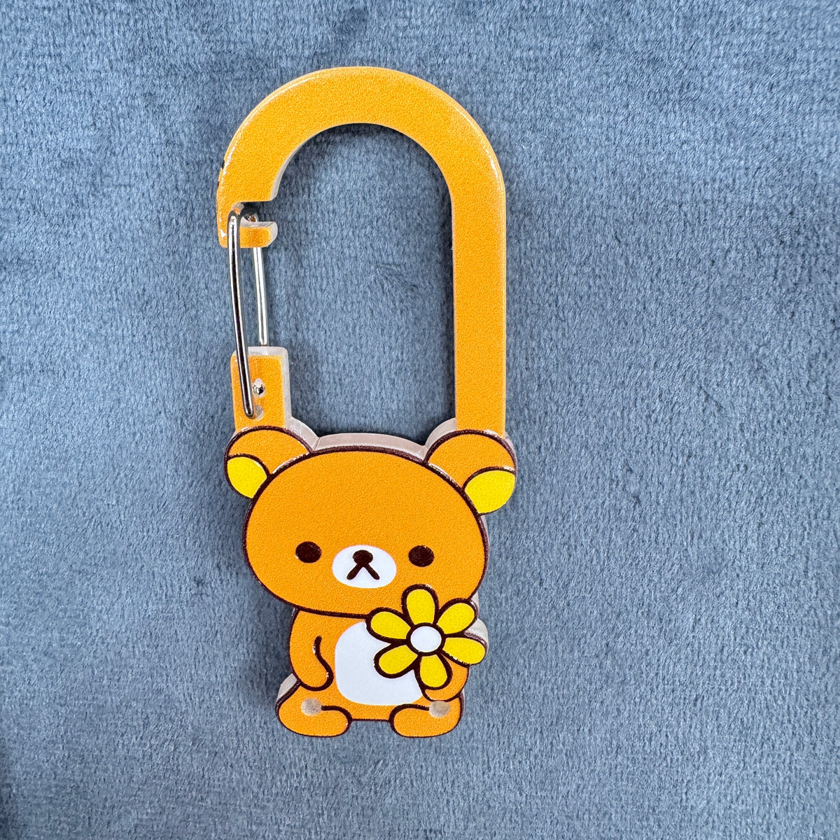 Cute Rilakkuma Holding Yellow Flower Acrylic Carabiner Keychain, San-X Kawaii Brown Bear Yellow Bag Charm, Key Ring Clip Accessories