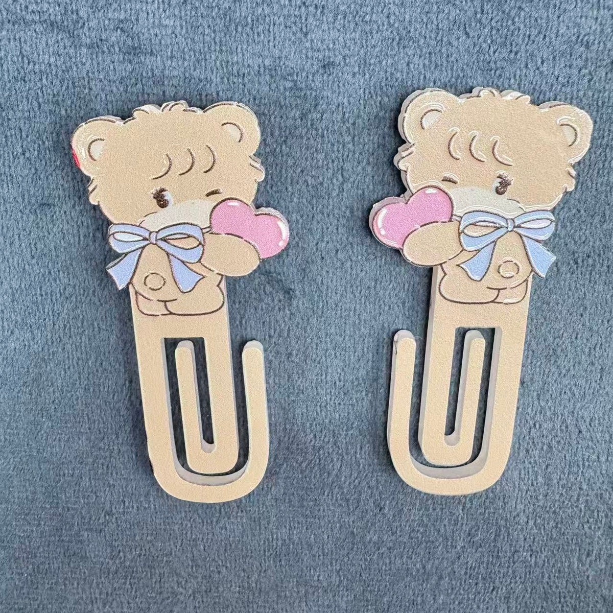 Cute Teddy Bear Holding Pink Heart Acrylic Paper Clip Bookmark Set, Kawaii Beige Bear Blue Bow Ribbon Stationery Accessories, Page Marker Clip for Office & School