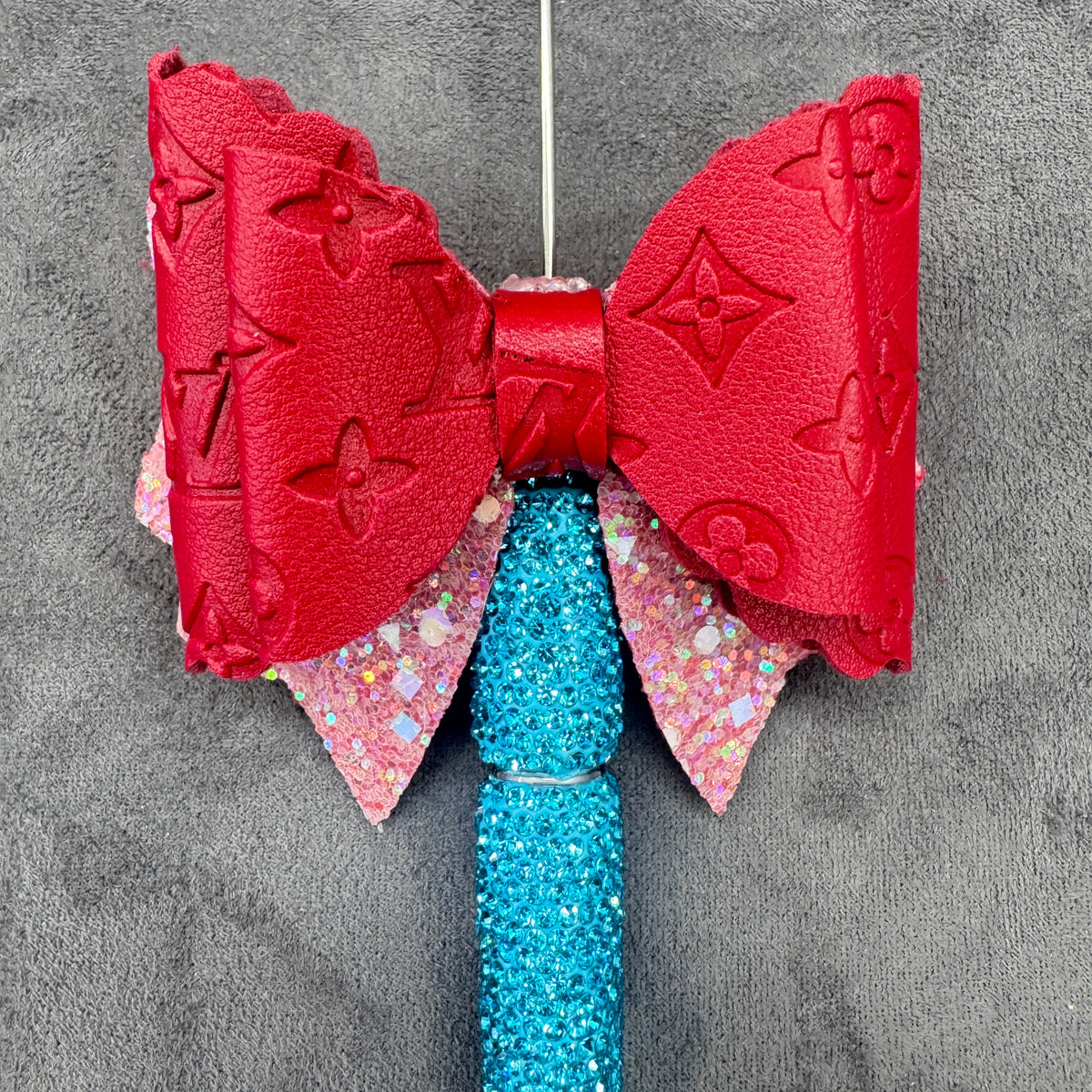 Designer Style Monogram Embossed Faux Leather Bow Pen Toppers Set, Glitter Layered Leather Bowknot Craft Charms for DIY Beadable Pens, Keychains & Hair Accessories