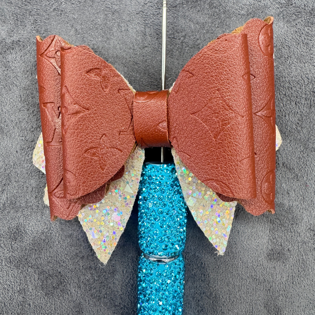 Designer Style Monogram Embossed Faux Leather Bow Pen Toppers Set, Glitter Layered Leather Bowknot Craft Charms for DIY Beadable Pens, Keychains & Hair Accessories