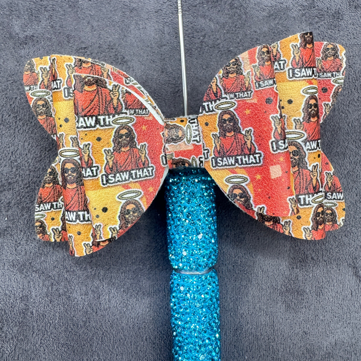 Funny Jesus "I Saw That" Meme Printed Faux Leather Bow Pen Toppers Set, Layered Leather Bowknot Craft Charms for DIY Beadable Pens, Keychains & Hair Accessories (Pen Not Included)