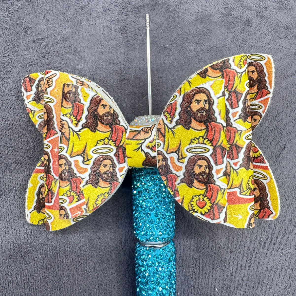 Funny Jesus "I Saw That" Meme Printed Faux Leather Bow Pen Toppers Set, Layered Leather Bowknot Craft Charms for DIY Beadable Pens, Keychains & Hair Accessories (Pen Not Included)