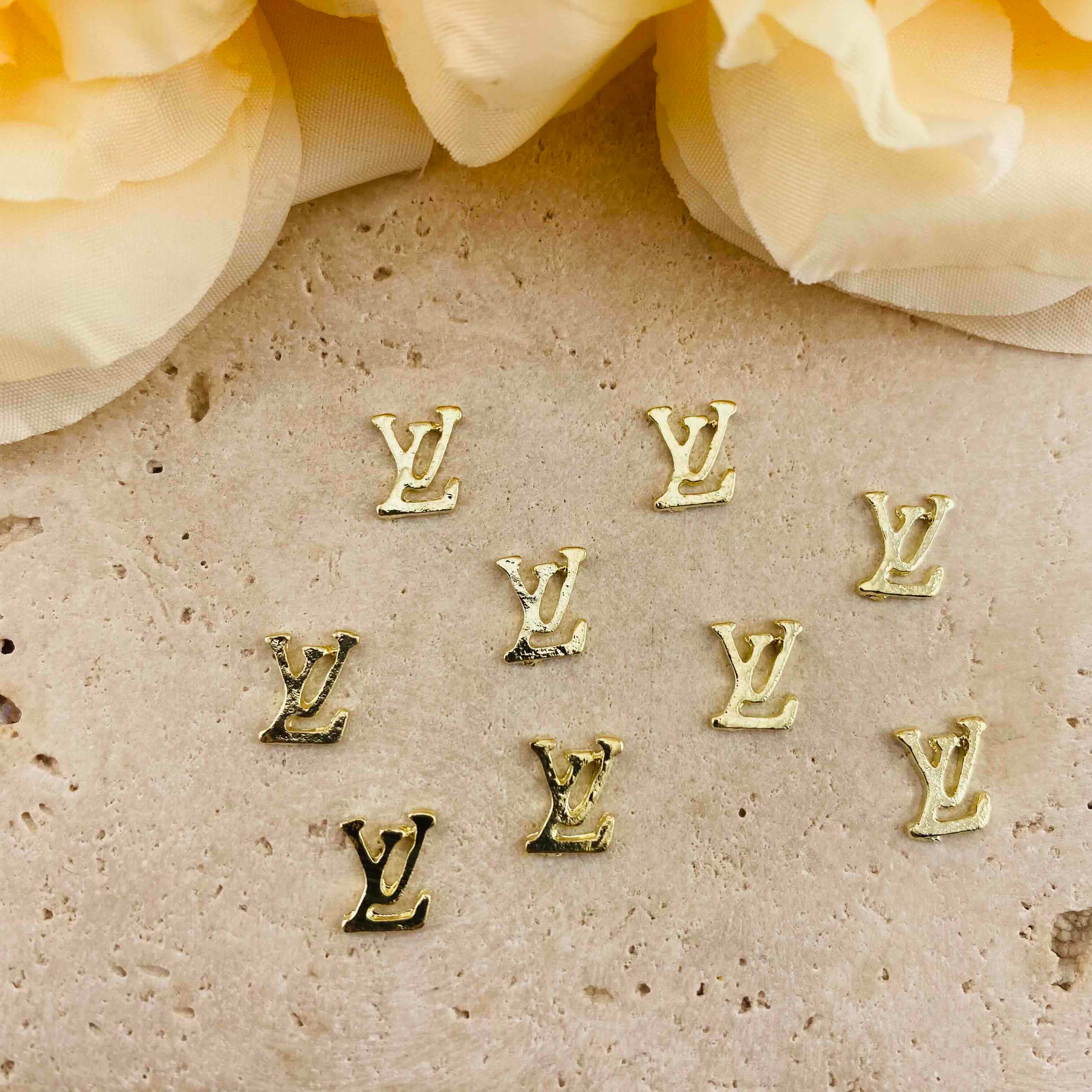 FS4722-  7mmLV Metal Nail Charms
