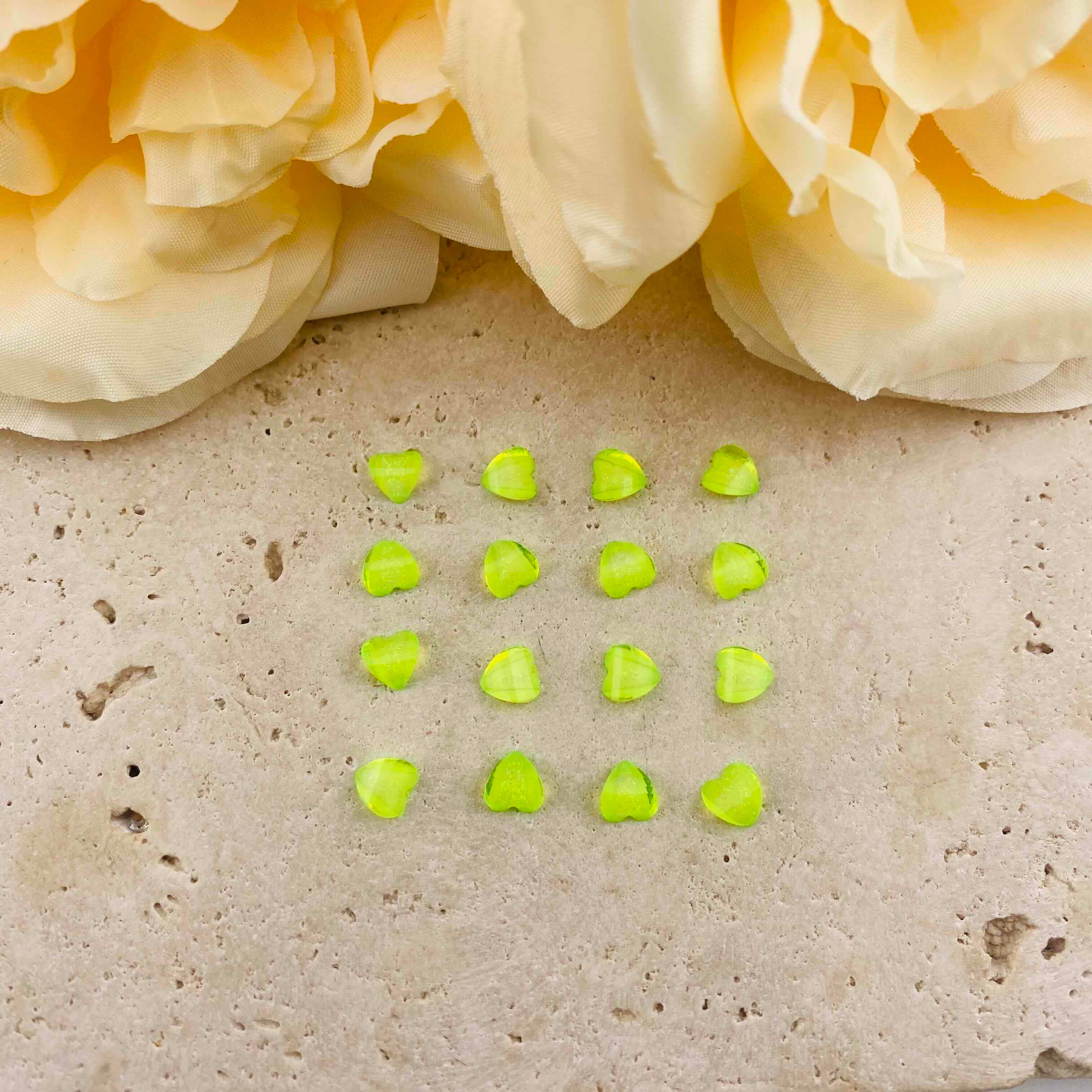FS19875-6mm Heart Petal Charms
