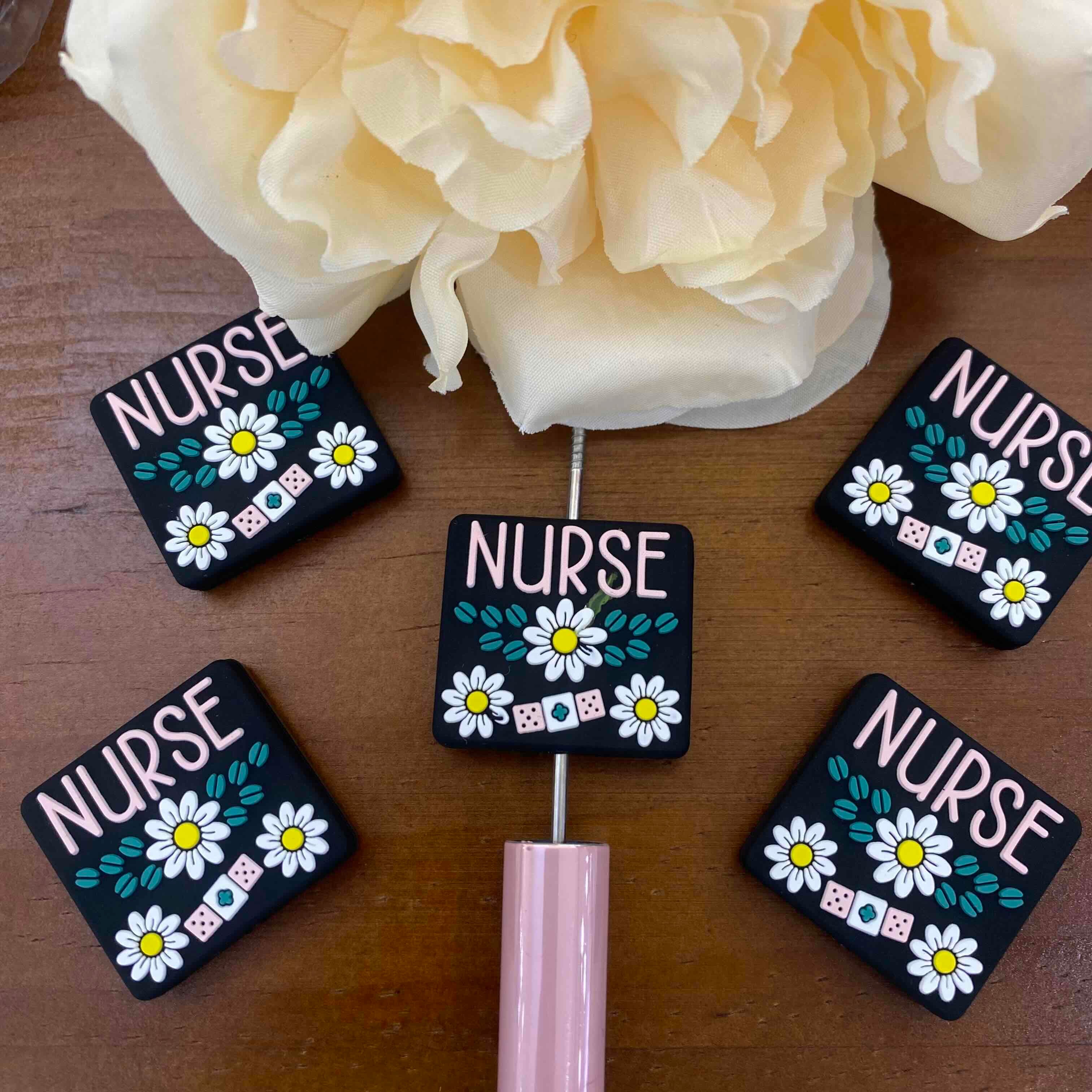FS20202-Nurse Daisy Flat Silicone Focal Beads
