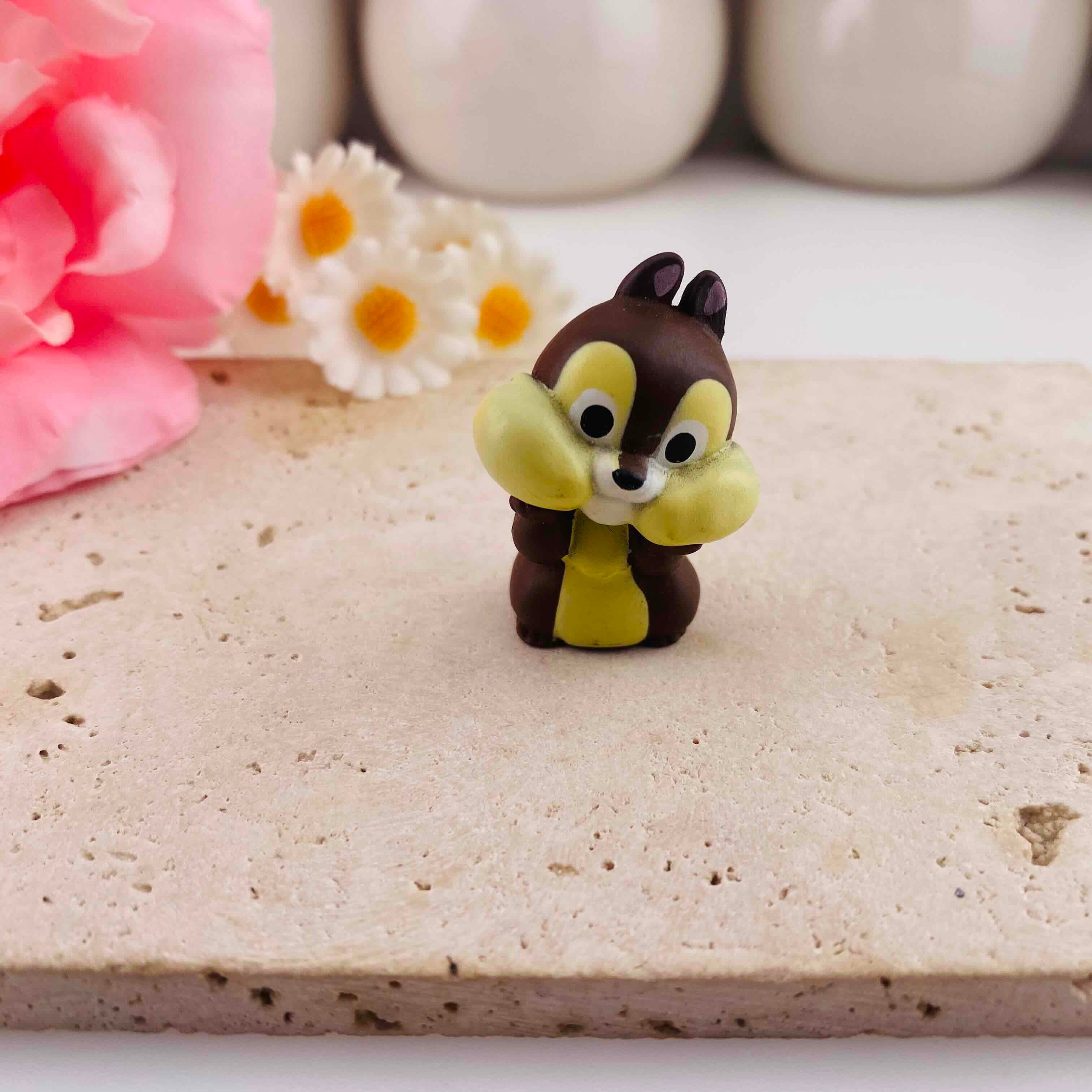 FS19886-About 24*35mm Chip Squirrel Figurine