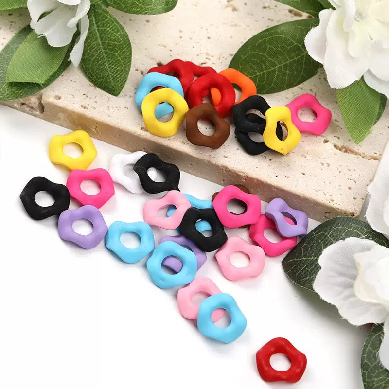 FS19423-16mm Matte Wavy Acrylic Spacer Beads