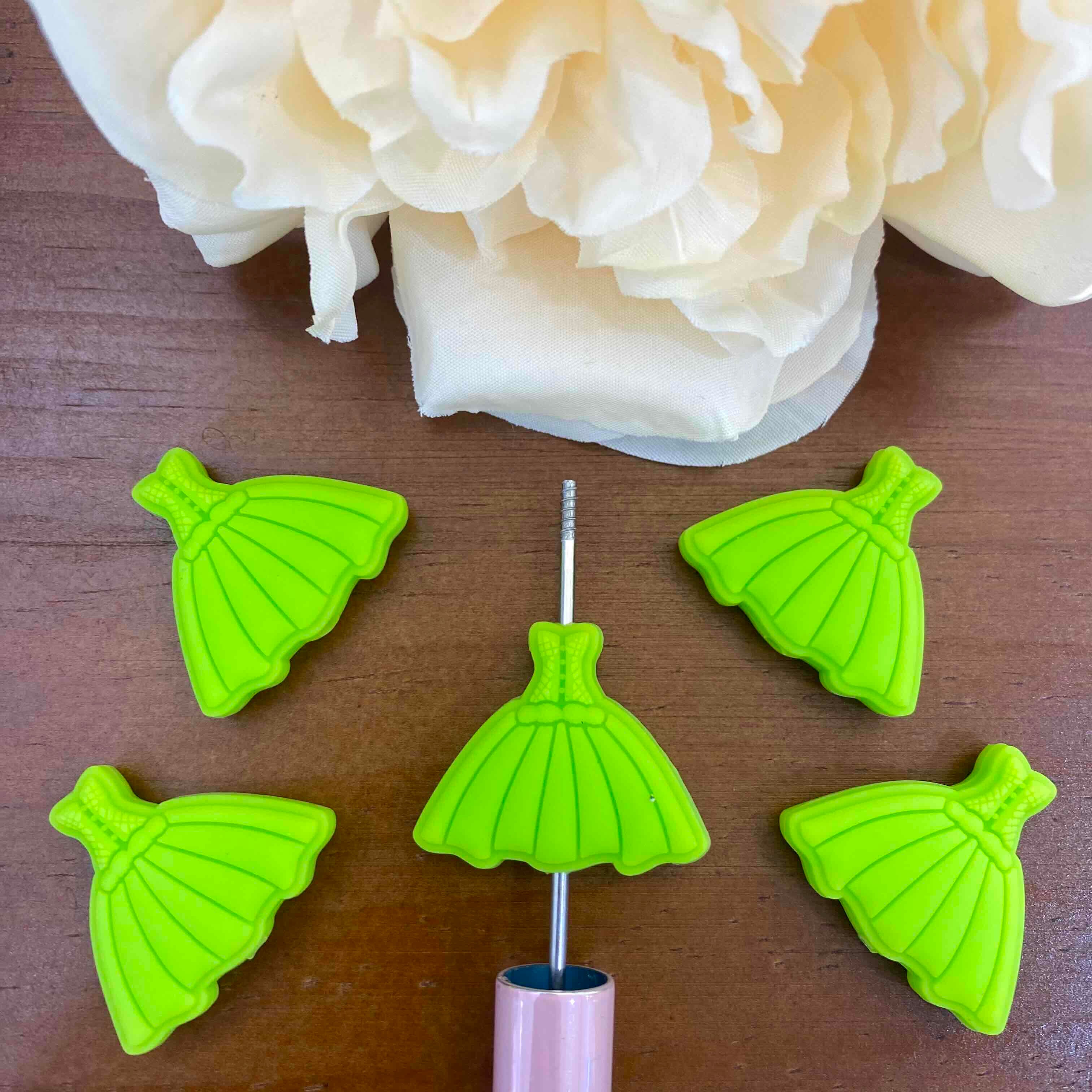 FS20169-Fan Shell Flat Silicone Focal Beads