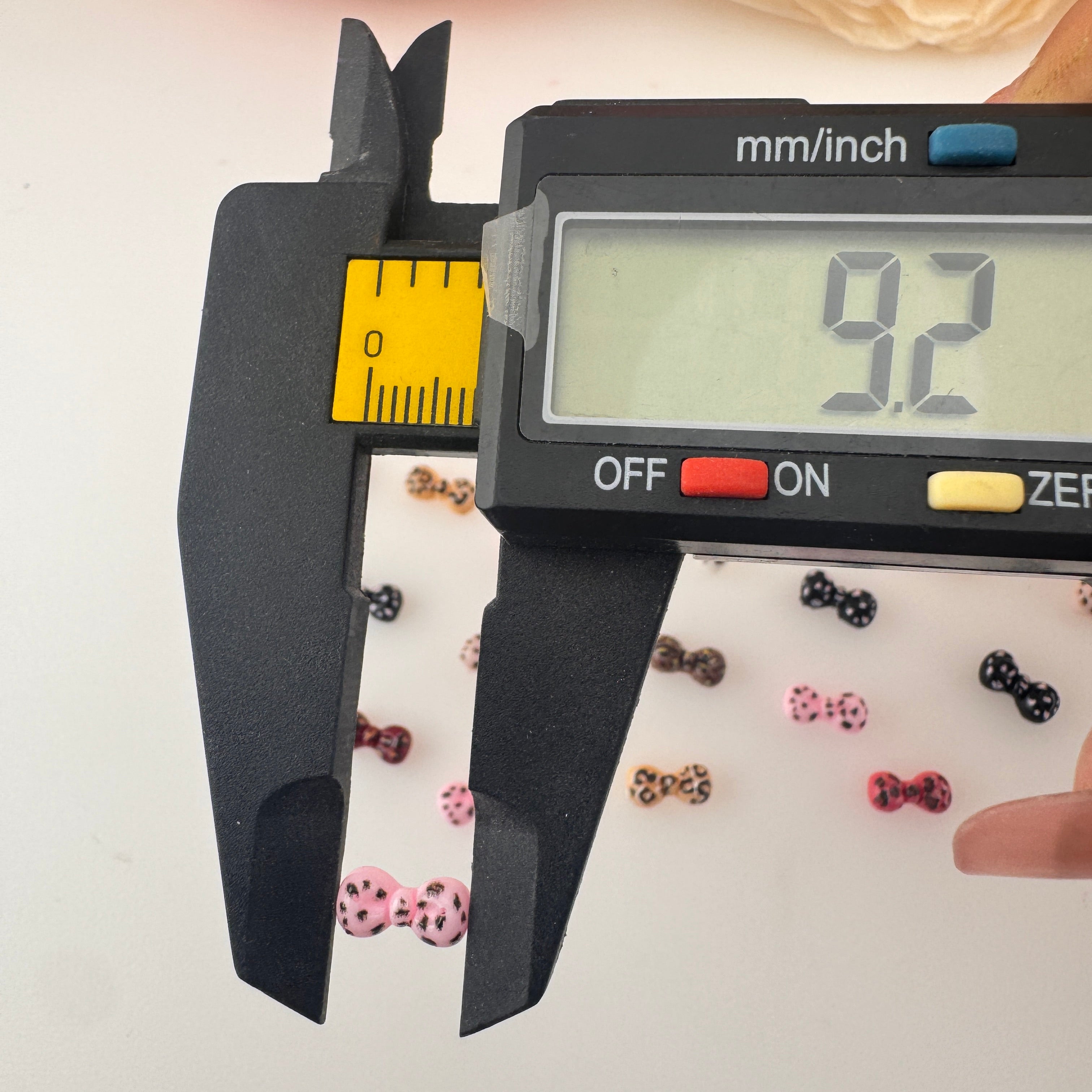 FS19372-Random Mixed4.5×9mm  Leopard Printed Resin Nail Charms