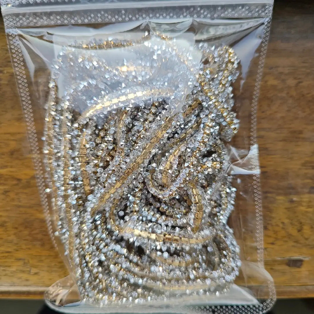 FS1301-0.9cm幅のシュガーダイヤモンドラップテープ。中央にゴールドチェーンを巻き付け、ファンシービーズを作るのに最適です。