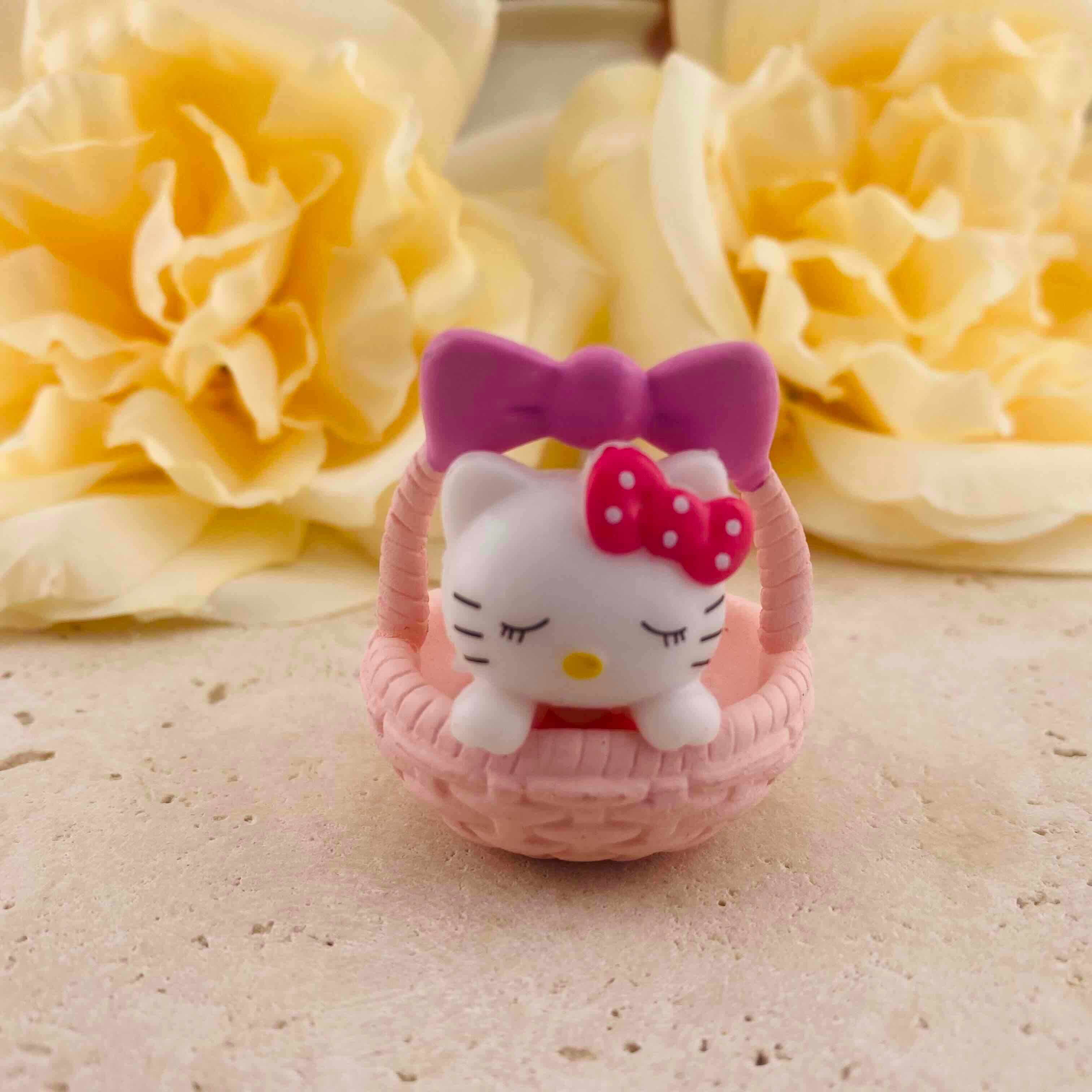 FS19977-About 34*39mm Hello Kitty In Flower Basket Resin Figurine
